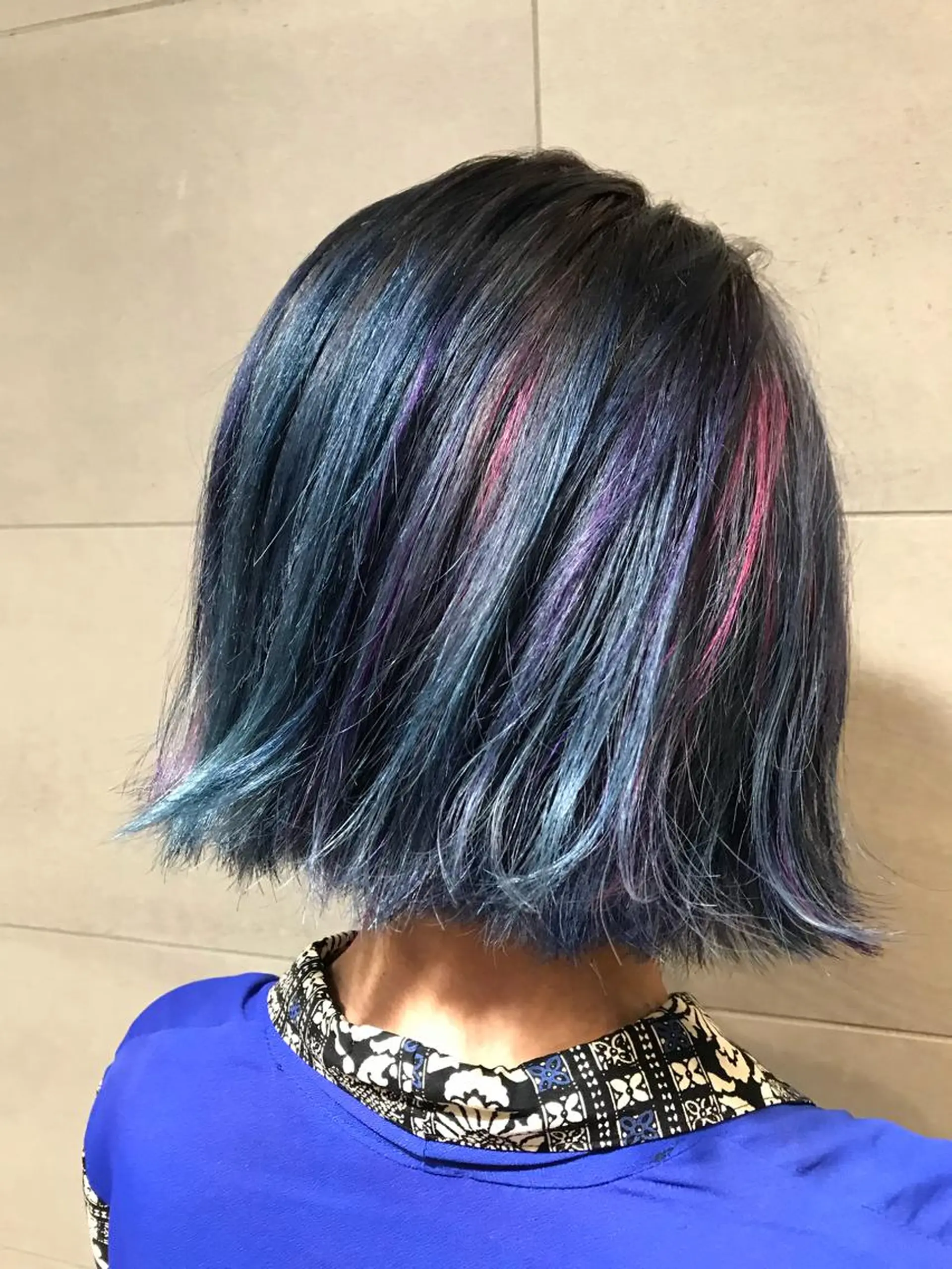 ショート カラー ブリーチ ハイライトカラー ユニコーンカラー ハイライト BOX mico.のヘアスタイル