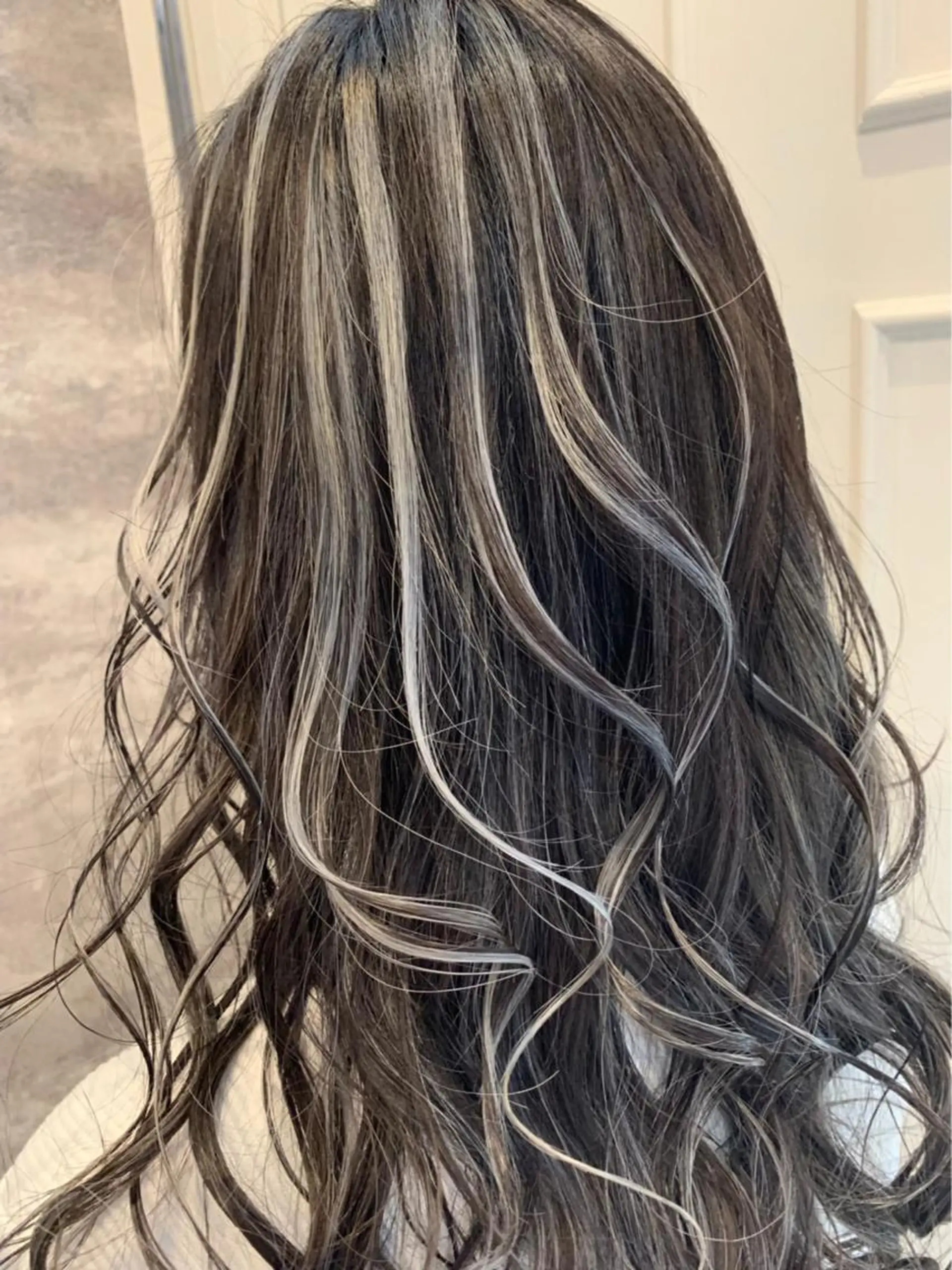 セミロング カラー ハイライトカラー シルバー ハイライト 🫟Blanco🫟 Color&Careのヘアスタイル