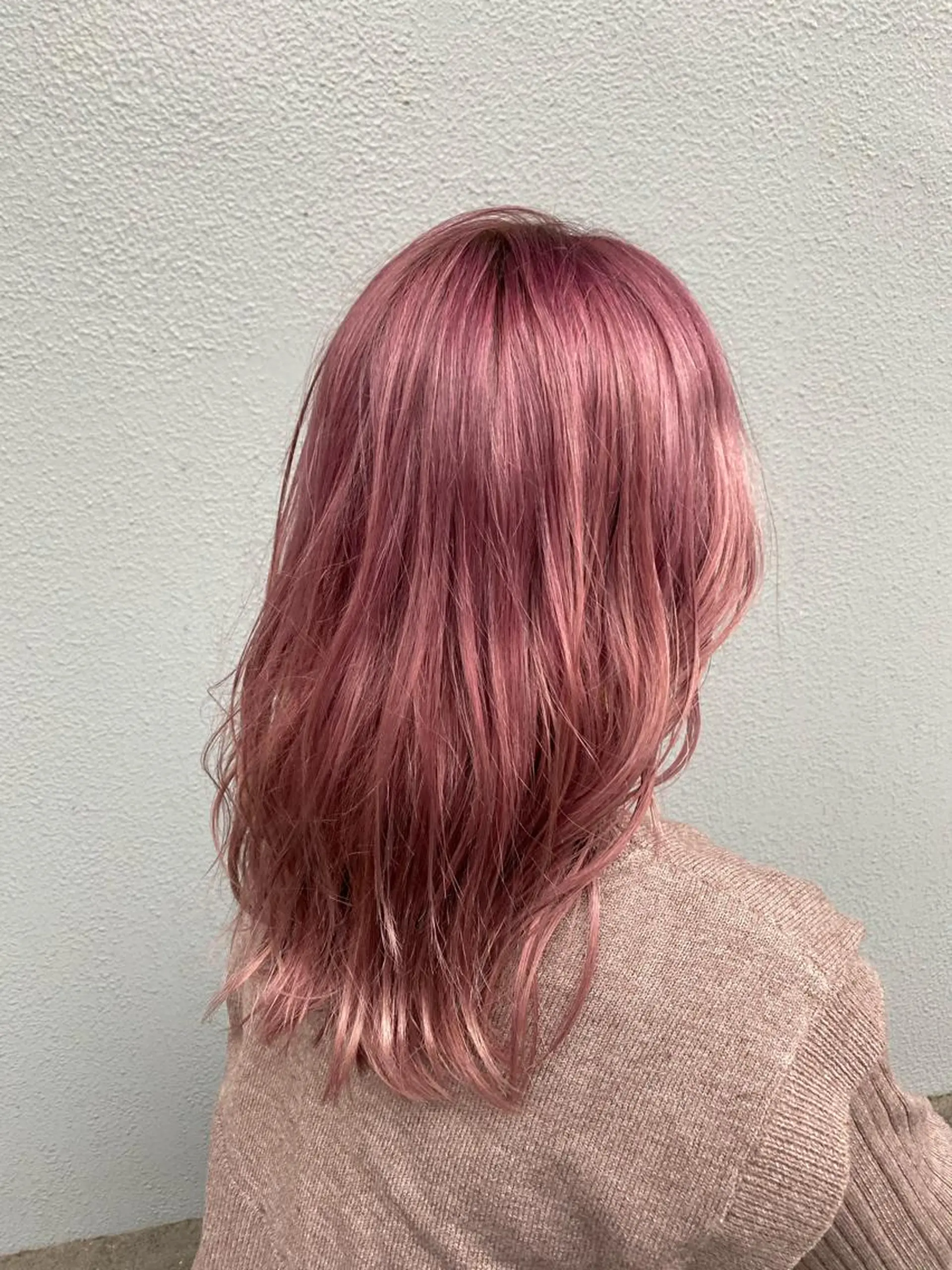 セミロング ハイトーンエフェクト ブリーチいち丸のヘアスタイル