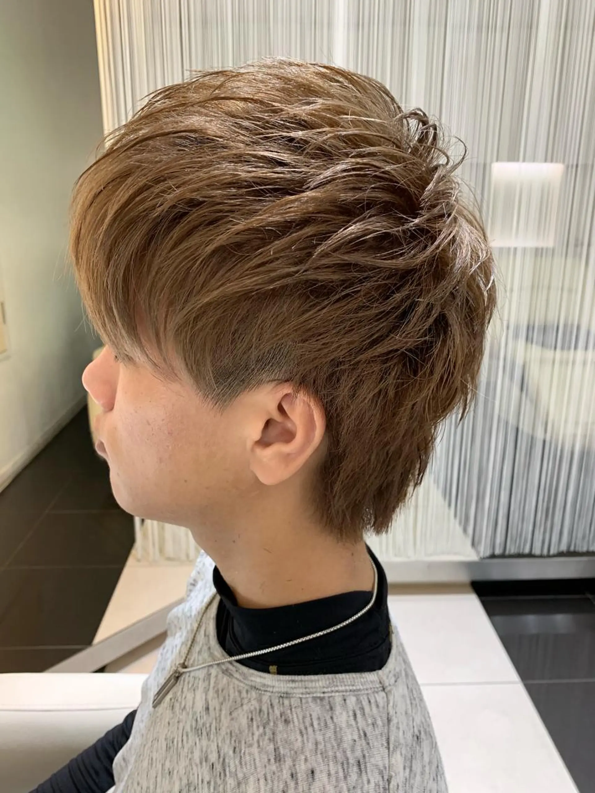 ショート カラー メンズ メンズブリーチ ベージュカラー ブリーチ 赤み消しカラー /透明感カラー 上長のヘアスタイル