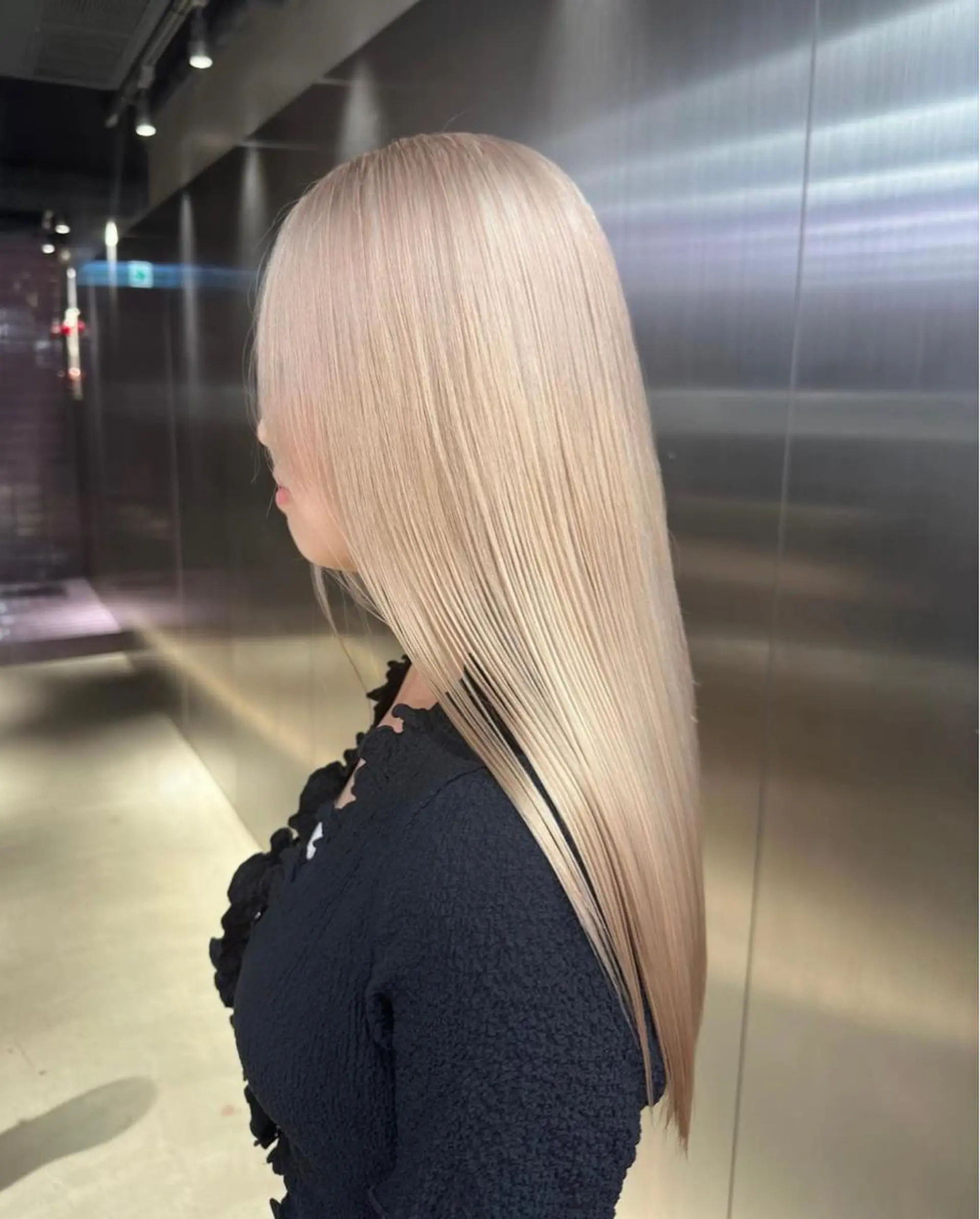 ロング カラー ブリーチ レイヤーカット トリートメント ハイトーン/ 縮毛矯正のヘアスタイル