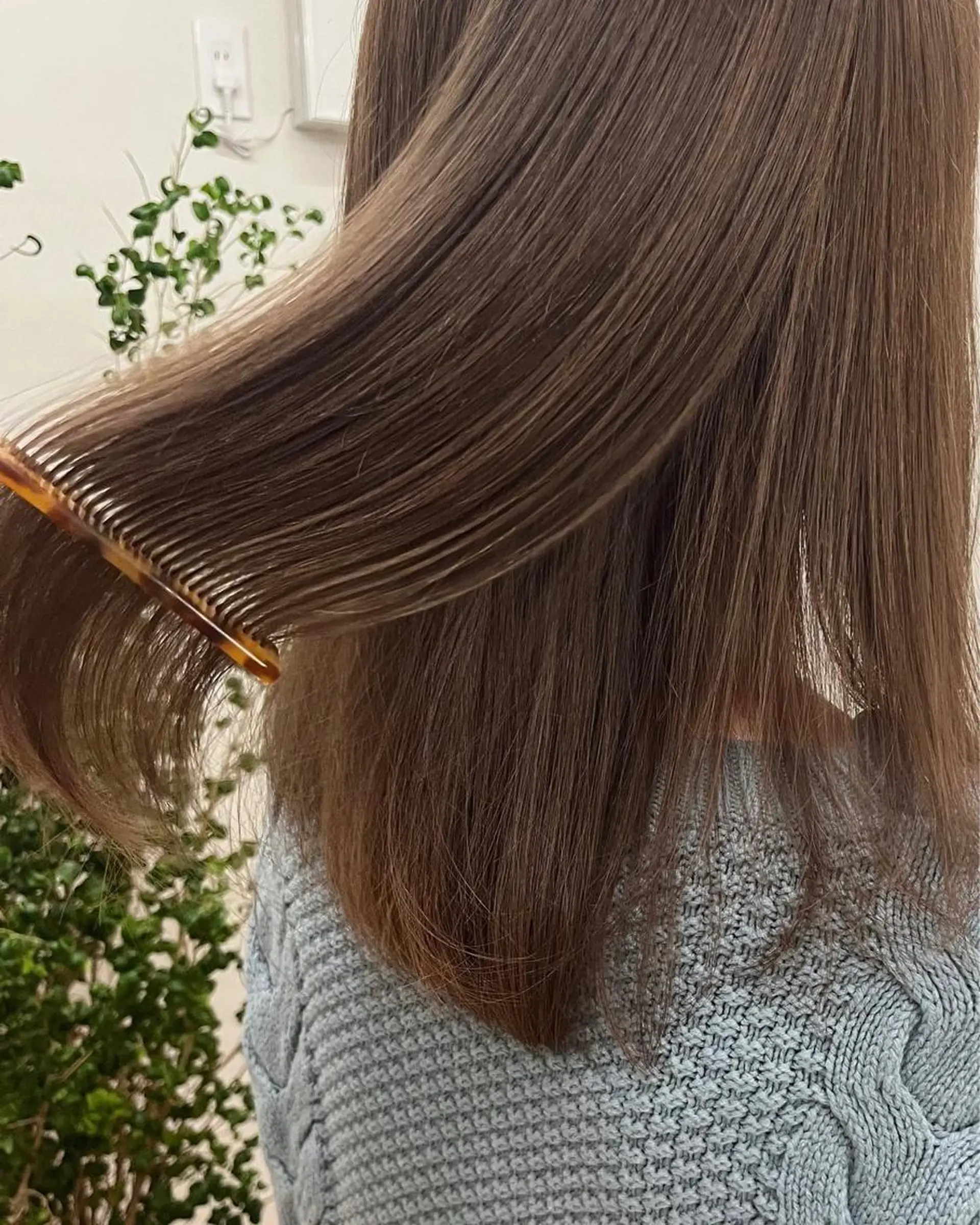 ミディアム カラー ベージュカラー ブリーチ ダブルカラー ハイトーンカラー オリーブベージュ ヘアカラー トリートメント 西山 紗耶香🪽 透明感カラー/ボブのヘアスタイル