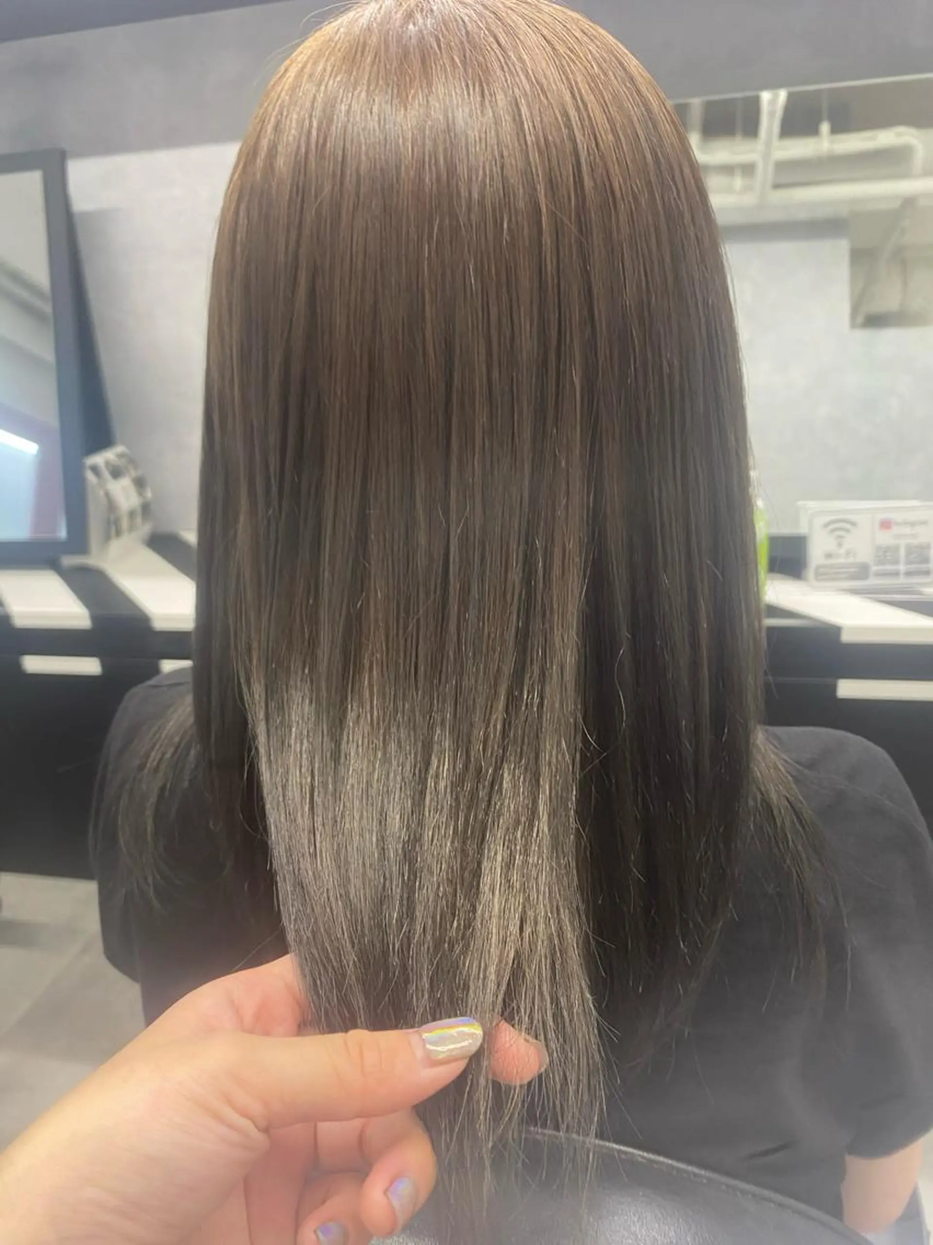 セミロング アッシュ Cielro【 シェイロ 】所属・Cielro/ダブル カラー/西田咲希のヘアスタイル