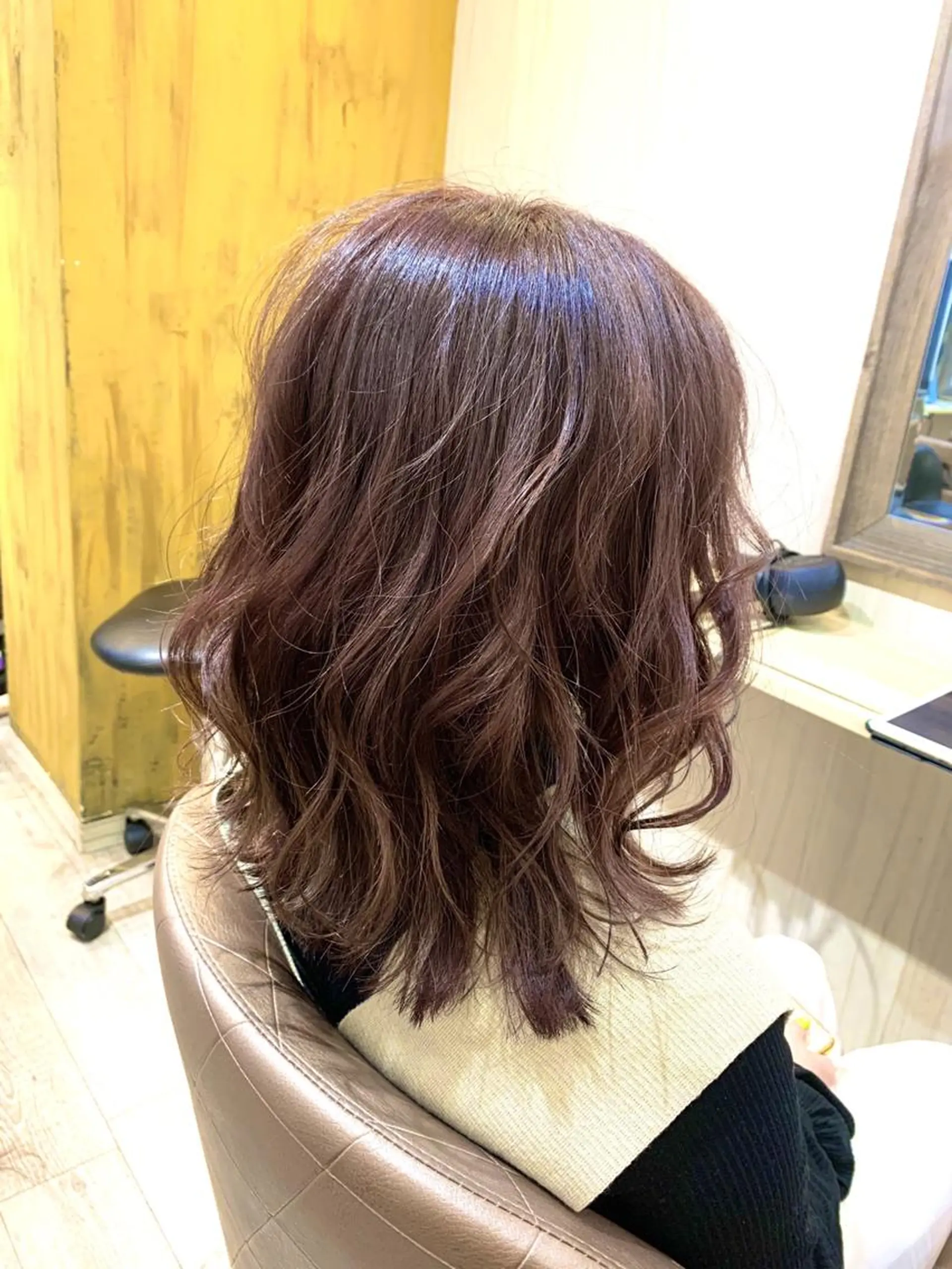 セミロング 嶋村夏実🌼レイヤー 🌸白髪ぼかしのヘアスタイル