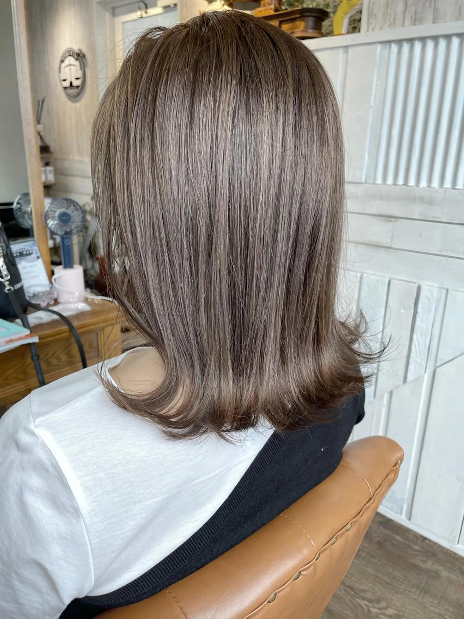 ミディアム カラー ダブルカラー イヤリングカラー ハイライトカラー イルミナカラー インナーカラー 🔆学生に人気🔆 AEQUITASのヘアスタイル