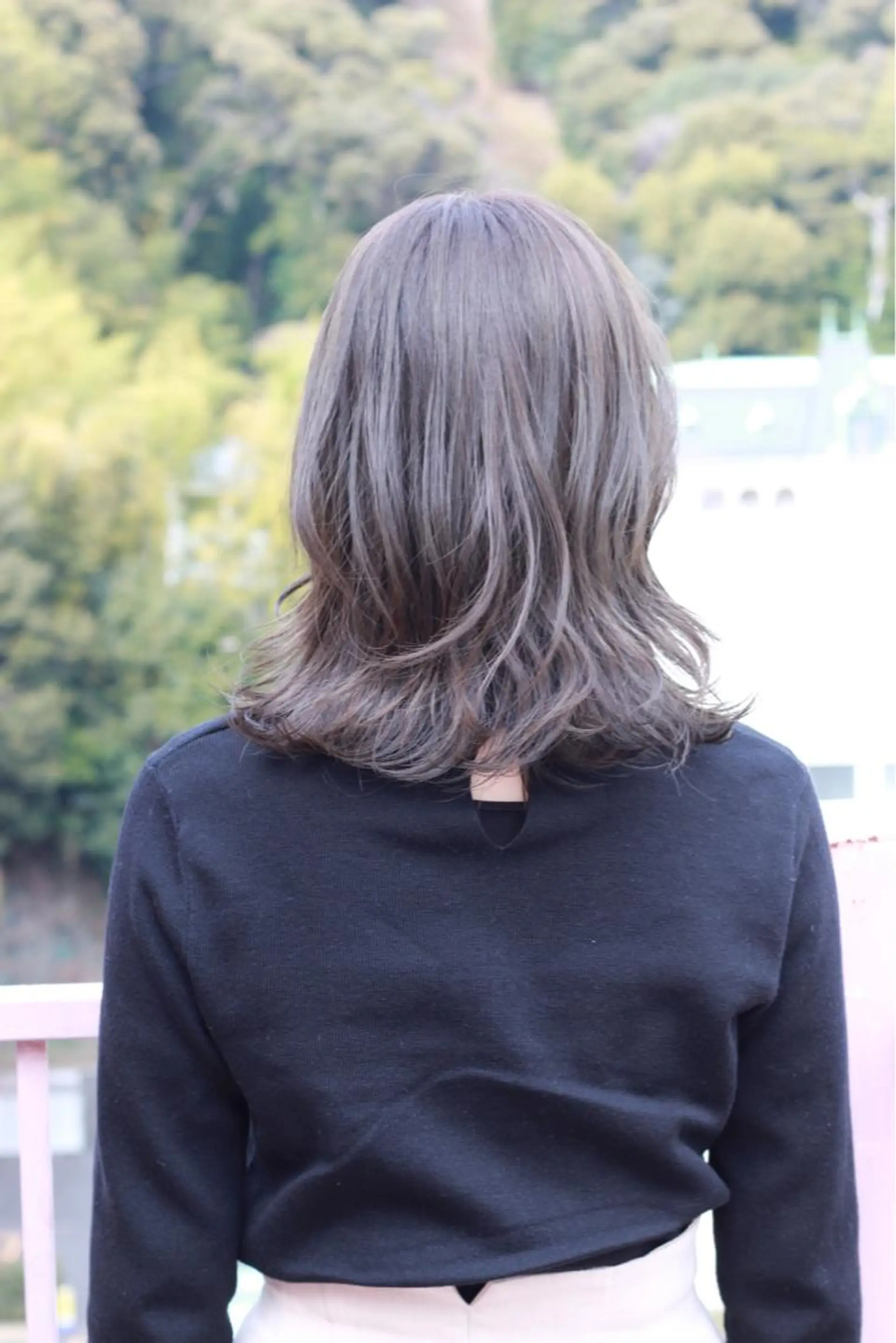 ミディアム カラー ブリーチ グレージュ カーキグレージュ ブリーチなしカラー カット ヘアカラー Viage （ビアージュ）のヘアスタイル