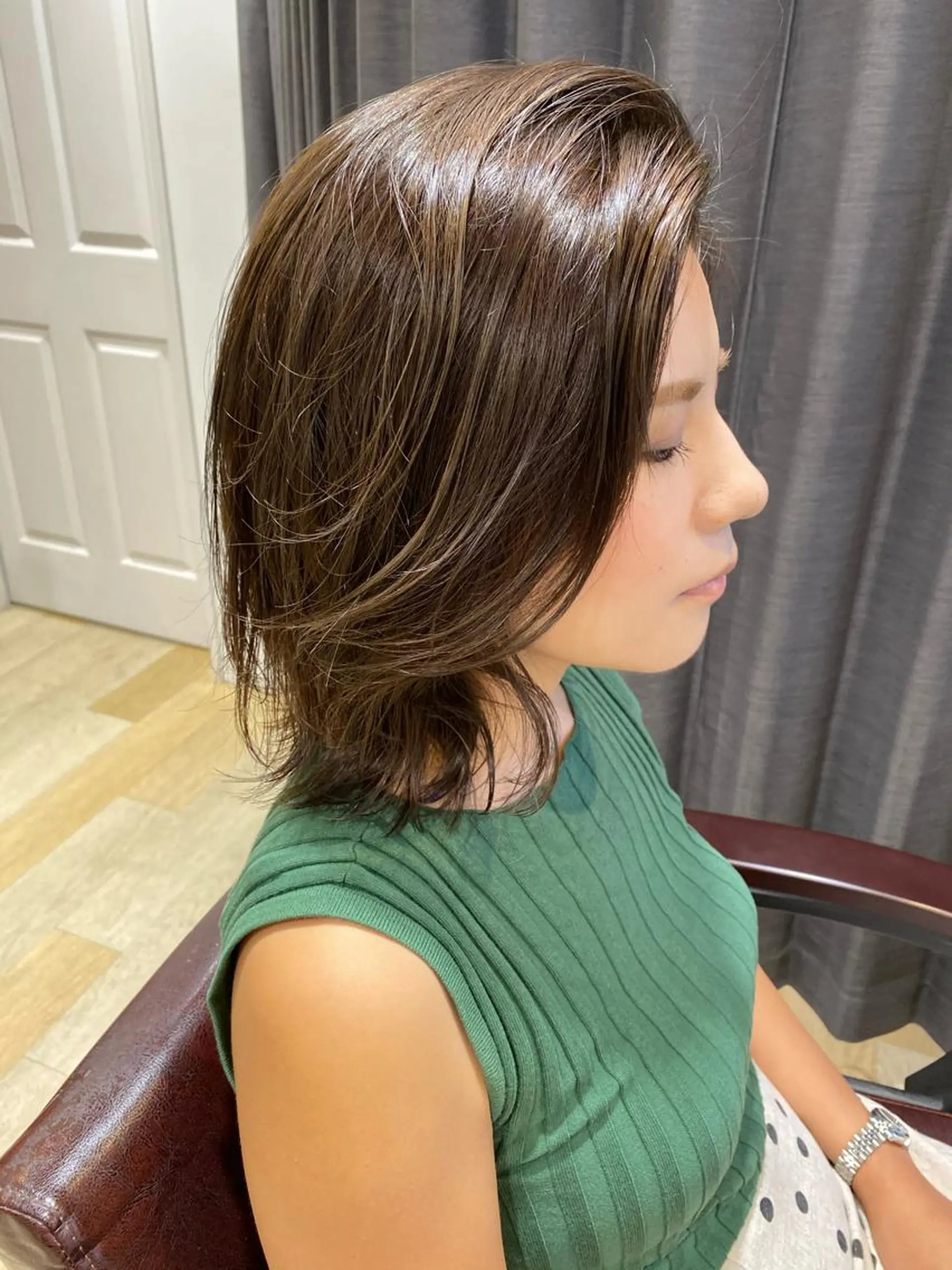 ミディアム かきあげバング La paix所属・パーソナルカラー lapiax阿部のヘアスタイル