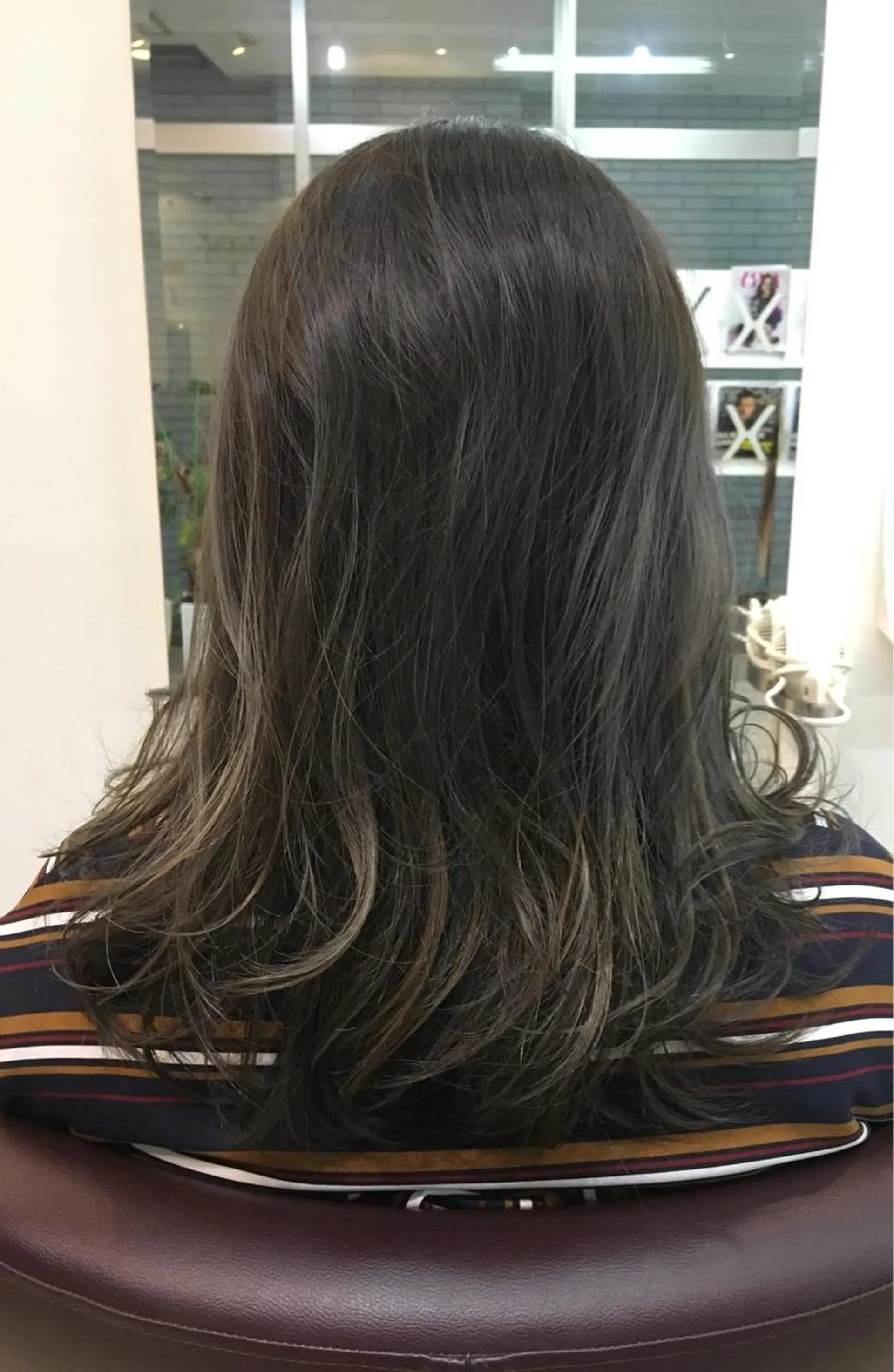 ミディアム カラー アディクシーカラー グレージュ ハイライトカラー ハイライト XES-TA所属・中村 よしひでのヘアスタイル