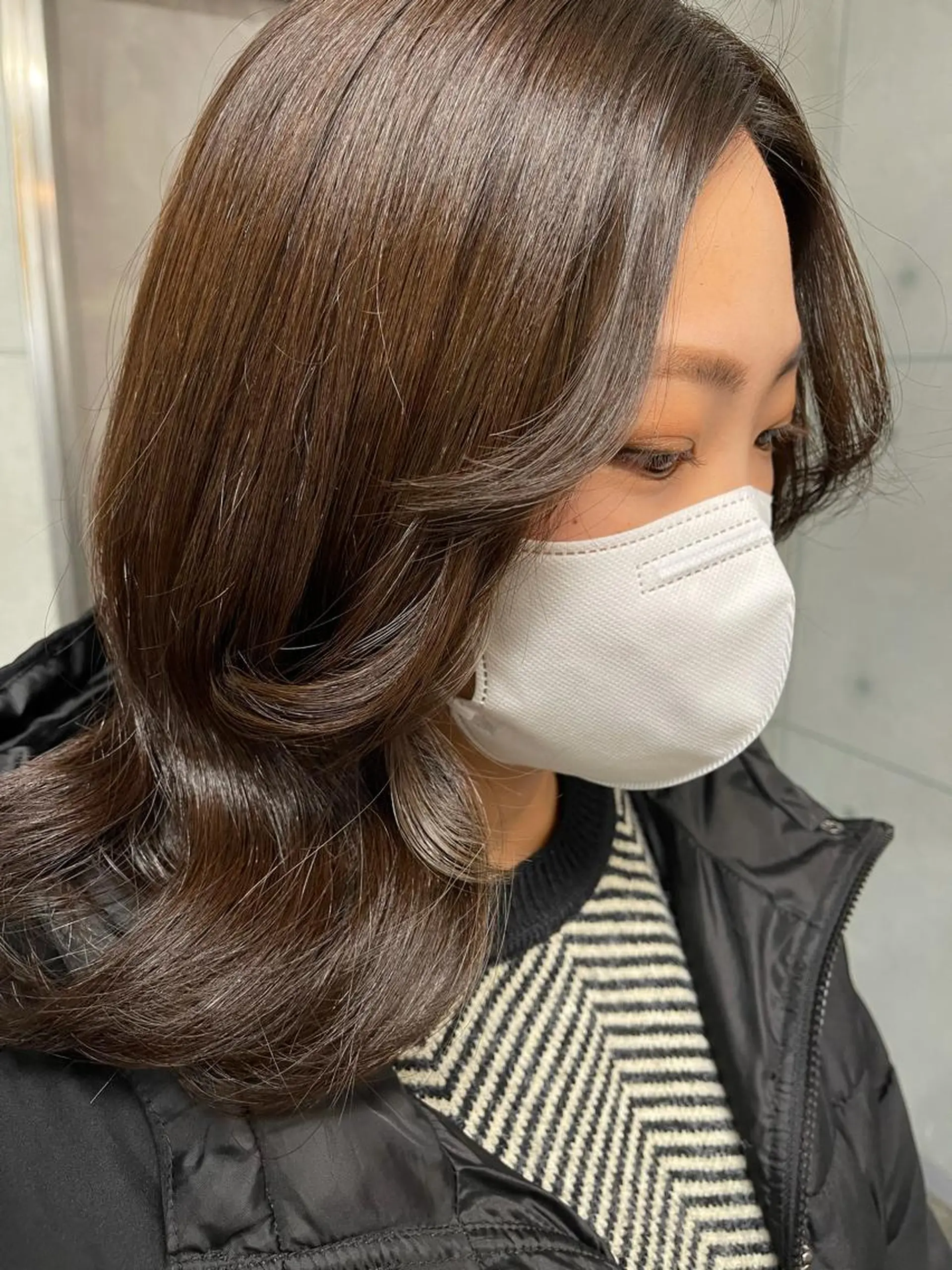 セミロング カラー くびれヘア 韓国風ヘア トリートメント オフホワイトアンドなんば所属・福西 洋斗のヘアスタイル