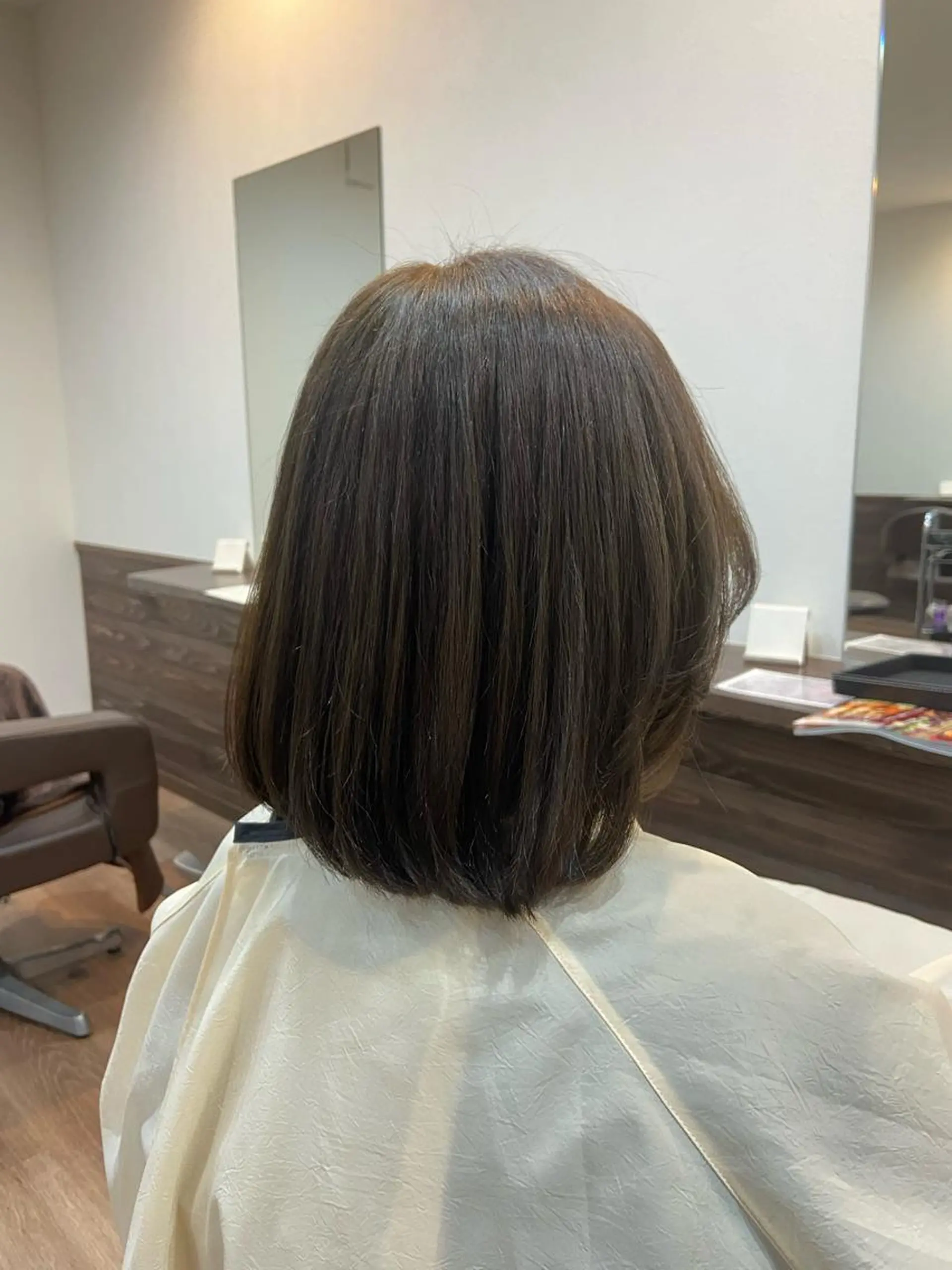ミディアム 岩﨑 智穂のヘアスタイル