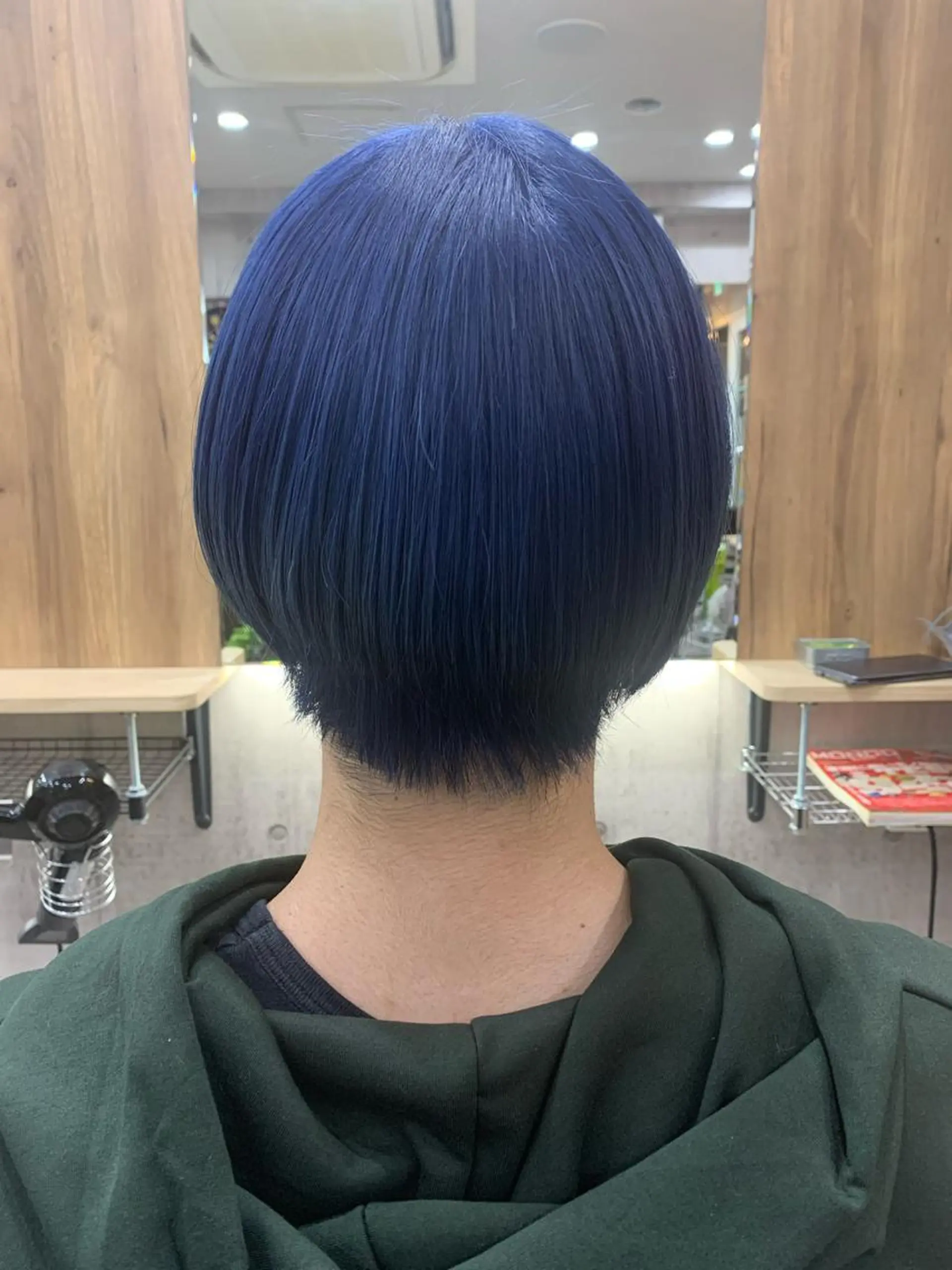 ショート カラー バレイヤージュ ブリーチ ブルーカラー ケアブリーチ ダブルカラー ヘアカラー memento 斎藤大覚のヘアスタイル