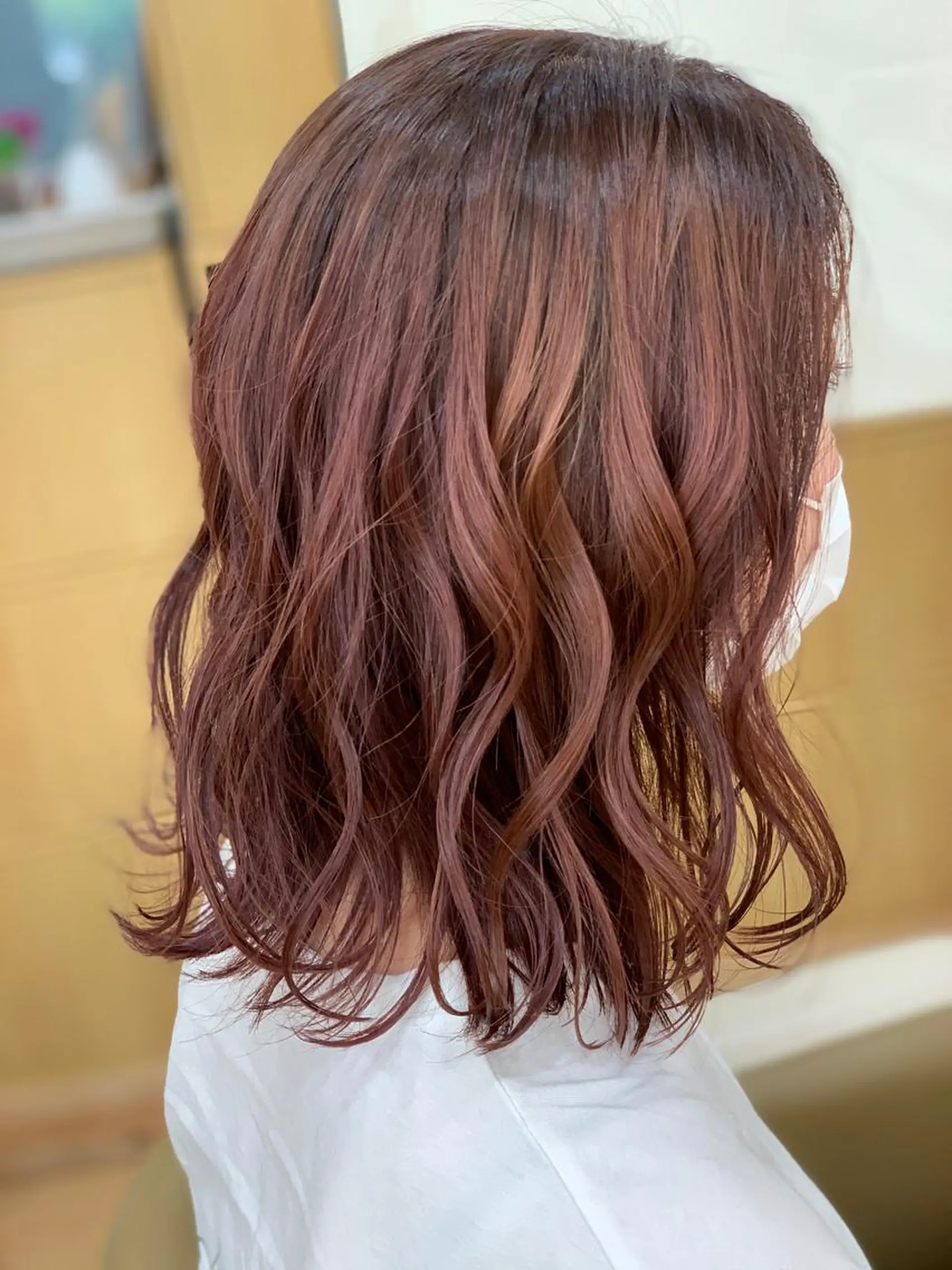 ミディアム カラー 福原 亜祐美のヘアスタイル