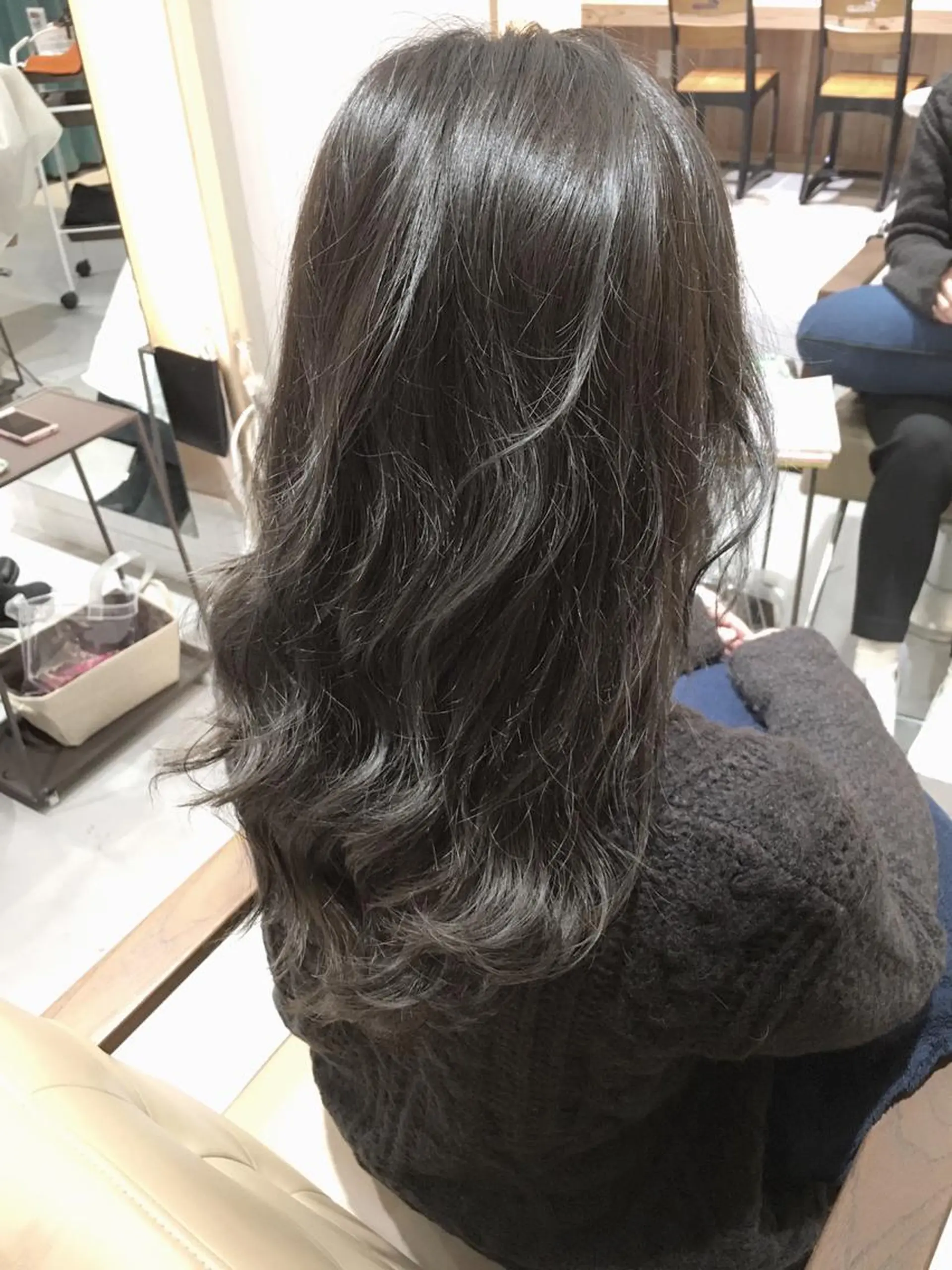 ミディアム カラー アッシュ シルバー シルバーアッシュ due hair 京都駅前店 MILBON オージュア認定サロン【デューヘアー】所属・ハイトーンブリーチ 土坂　由志【京都】のヘアスタイル