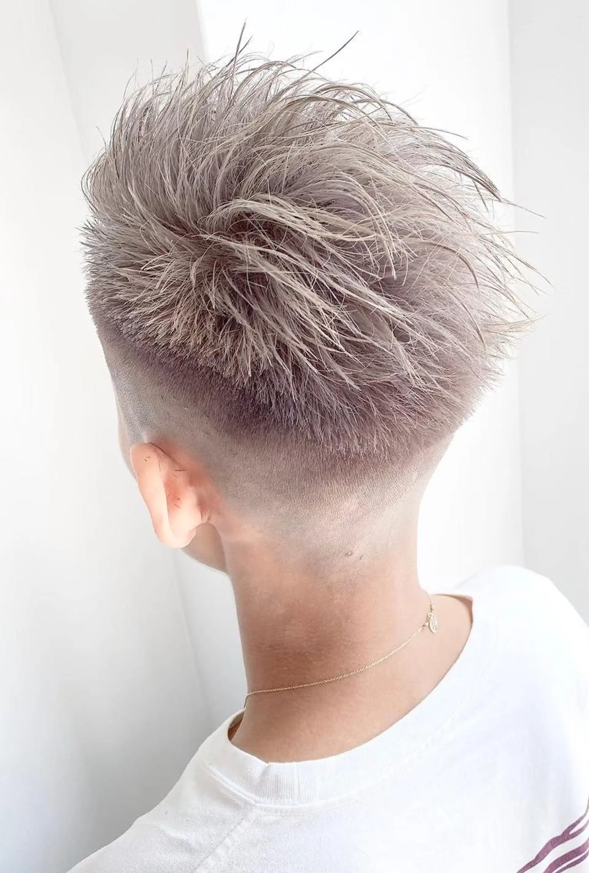 メンズ カット ヘアカラー ＿WHITE鳳店 アンダーバーホワイトのヘアスタイル