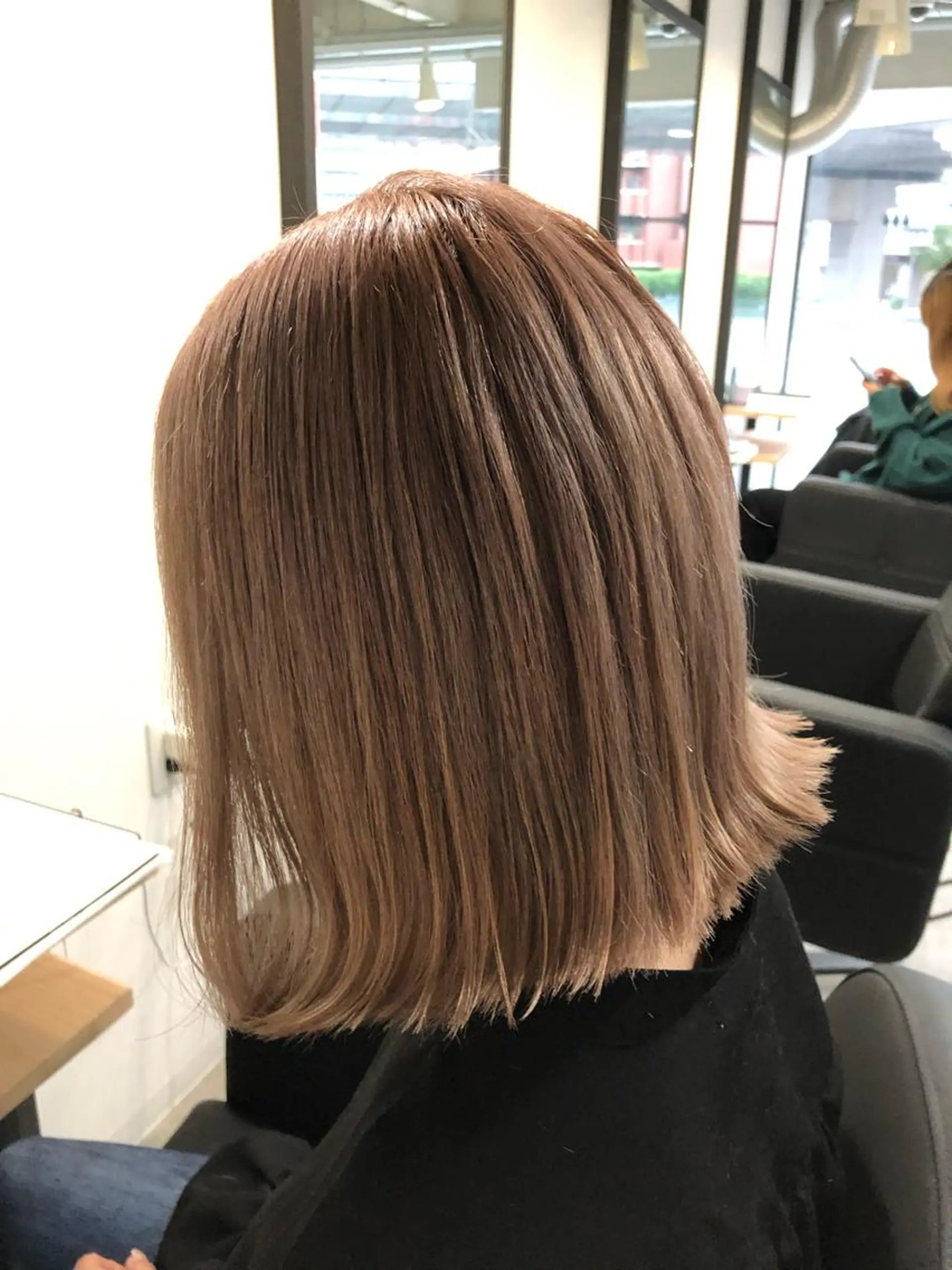 ショート カラー ベージュカラー ハイトーンカラー ミルクティーベージュ カット トリートメント alpha. カラーエクステ下妻のヘアスタイル