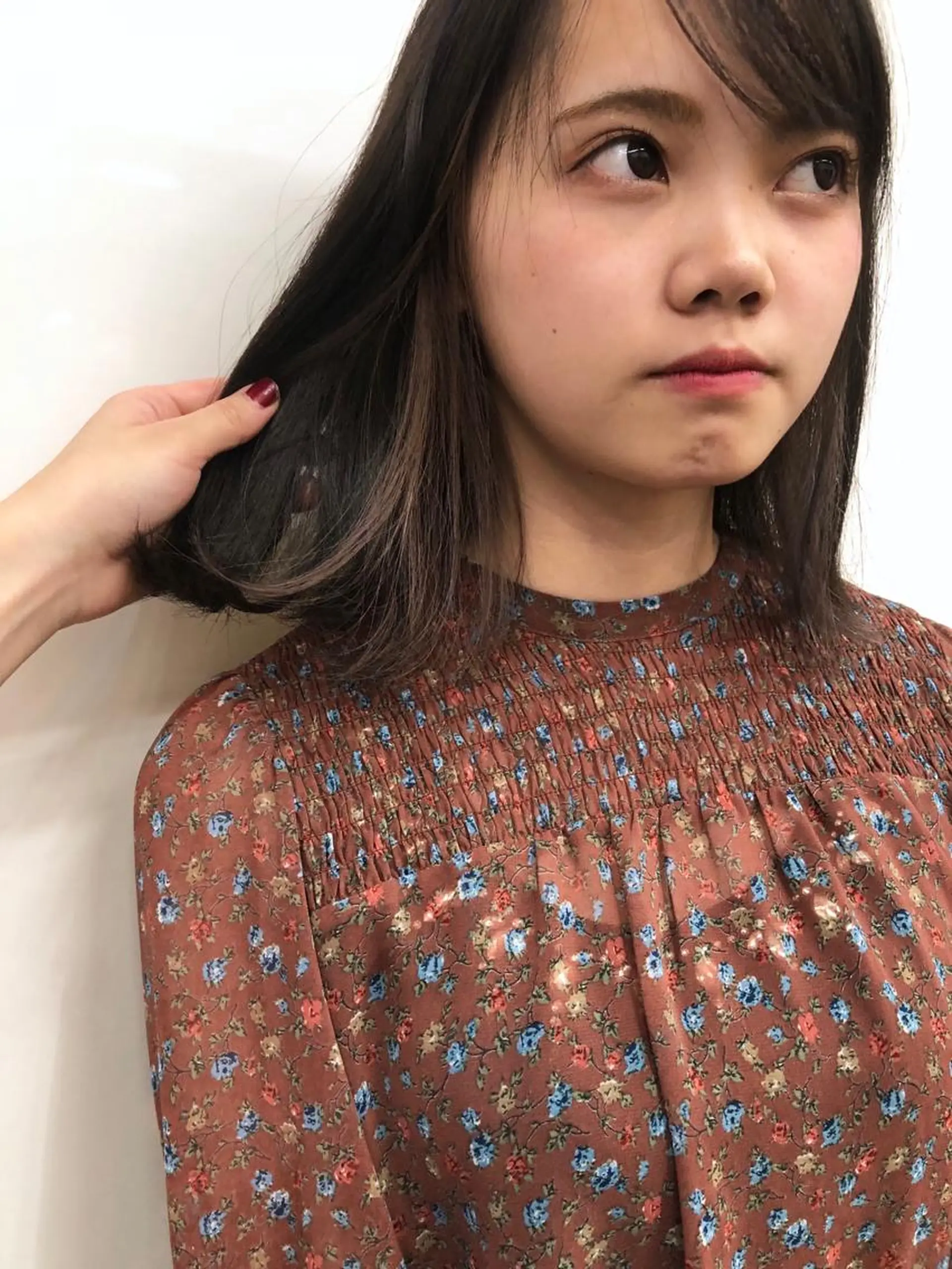 ミディアム カラー イヤリングカラー 桑原 菜摘のヘアスタイル