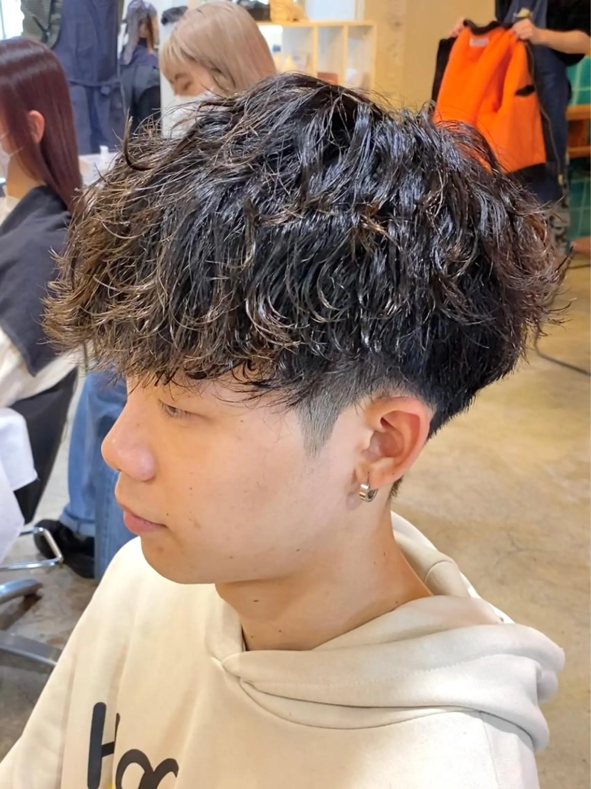 ショート パーマ メンズ 波巻きパーマ JINKIメンズ特化 メンズカットパーマのヘアスタイル