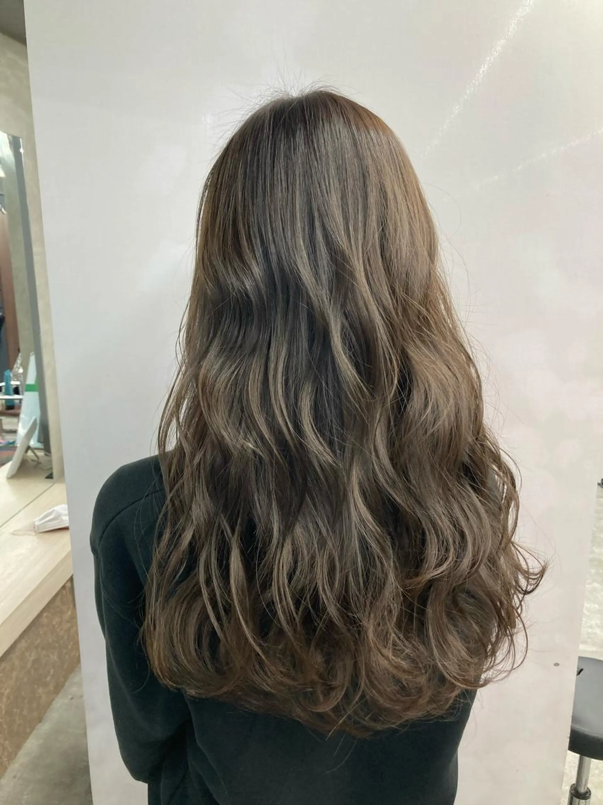 ロング カラー グレージュ ヘアカラー トリートメント ブリーチ&似合せボブ 田中寛十のヘアスタイル