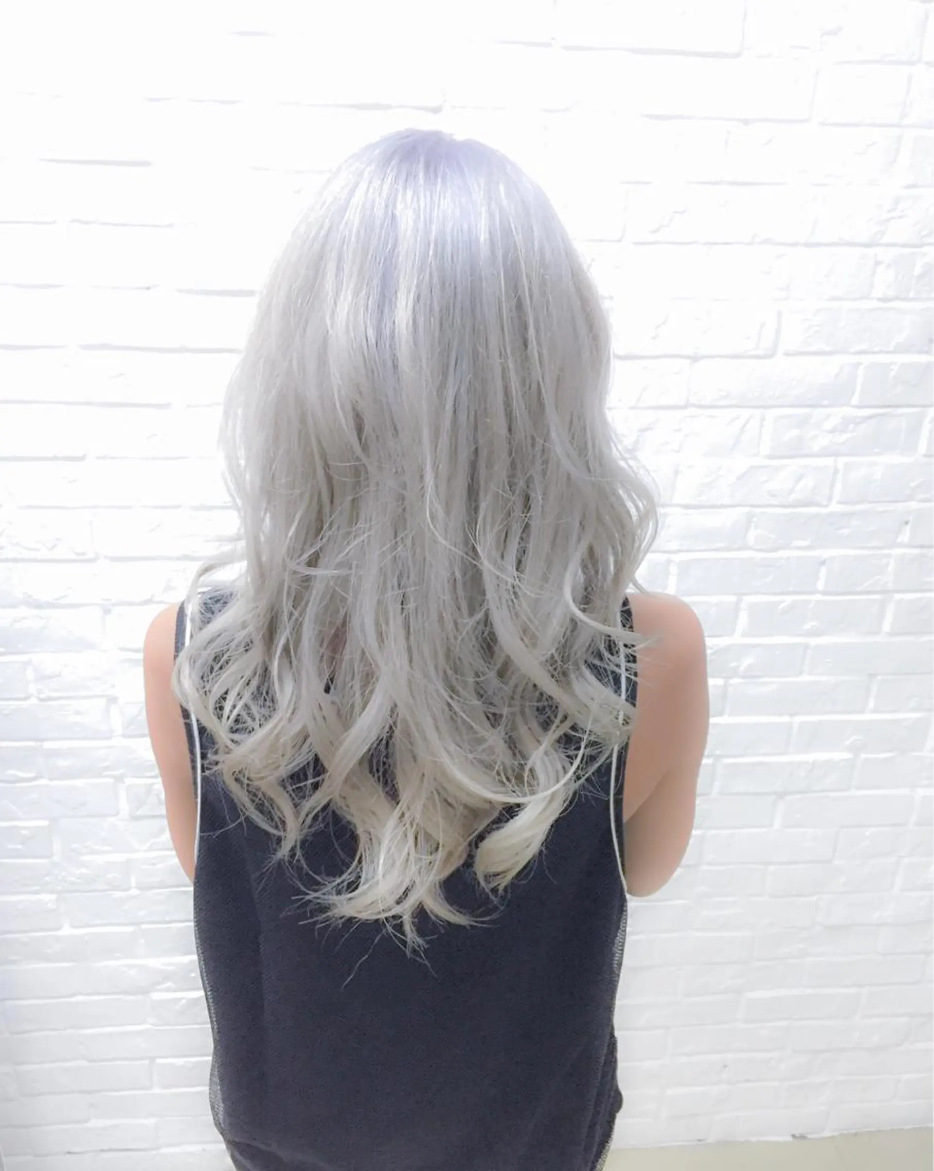 ミディアム セミロング ロング カラー シルバー エクステリピート率 No.1 菊池　悠介のヘアスタイル