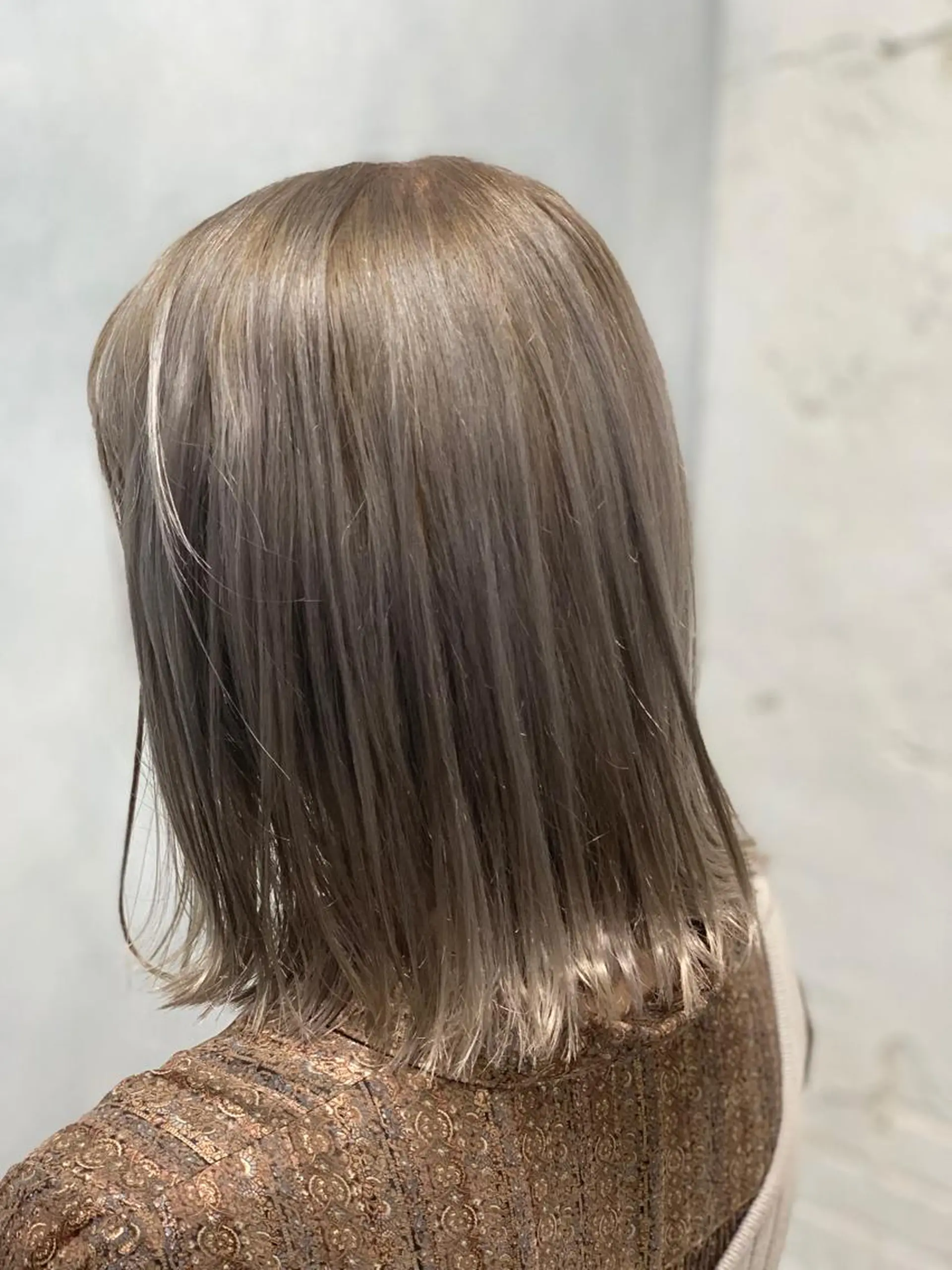 ミディアム カラー ブリーチ グレージュ LUXBE LUCE那覇イオン店所属・LUXBE LUCEのヘアスタイル