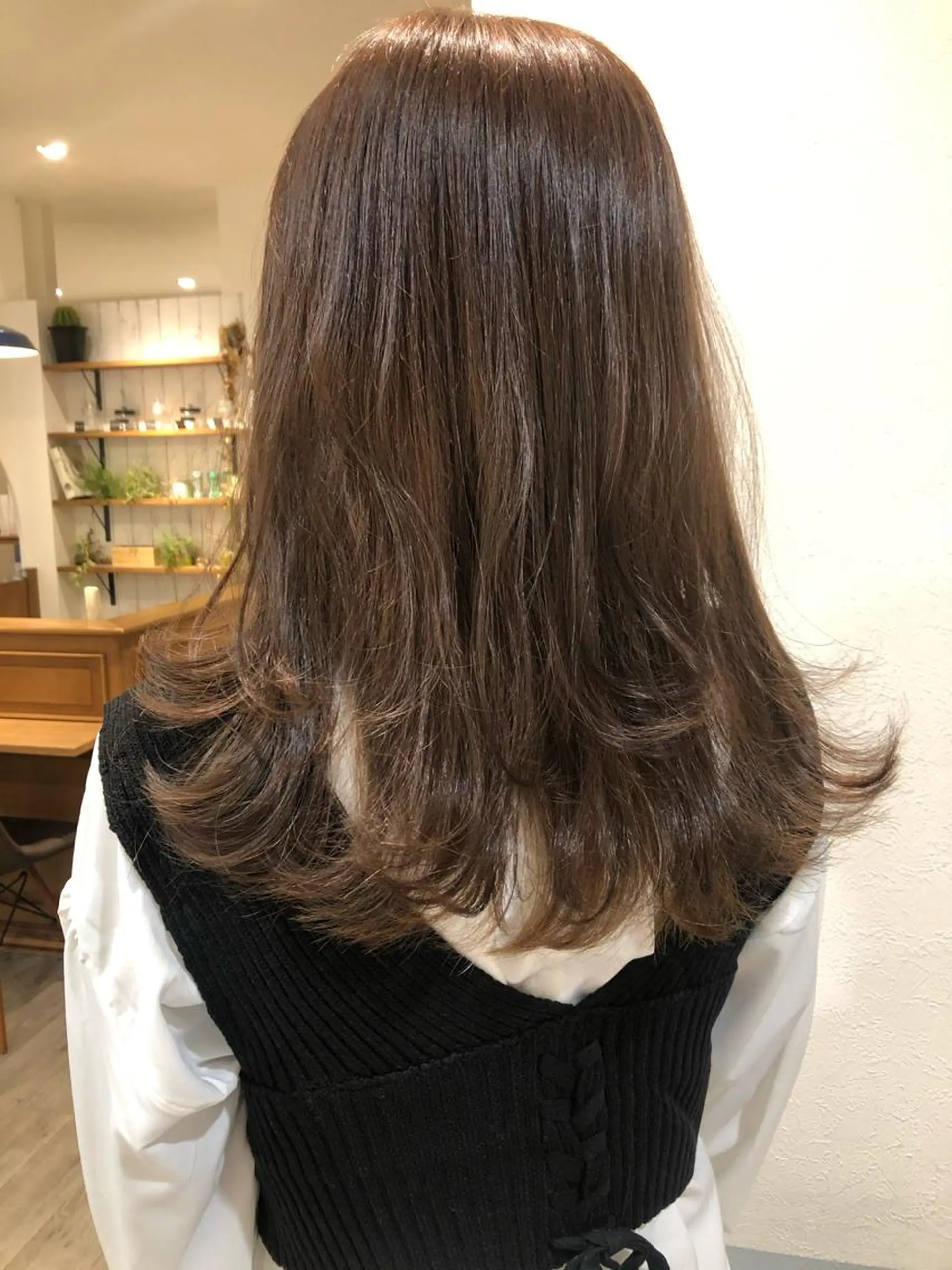 セミロング 🩰オリーブ/ ベージュ松本咲花🩰のヘアスタイル