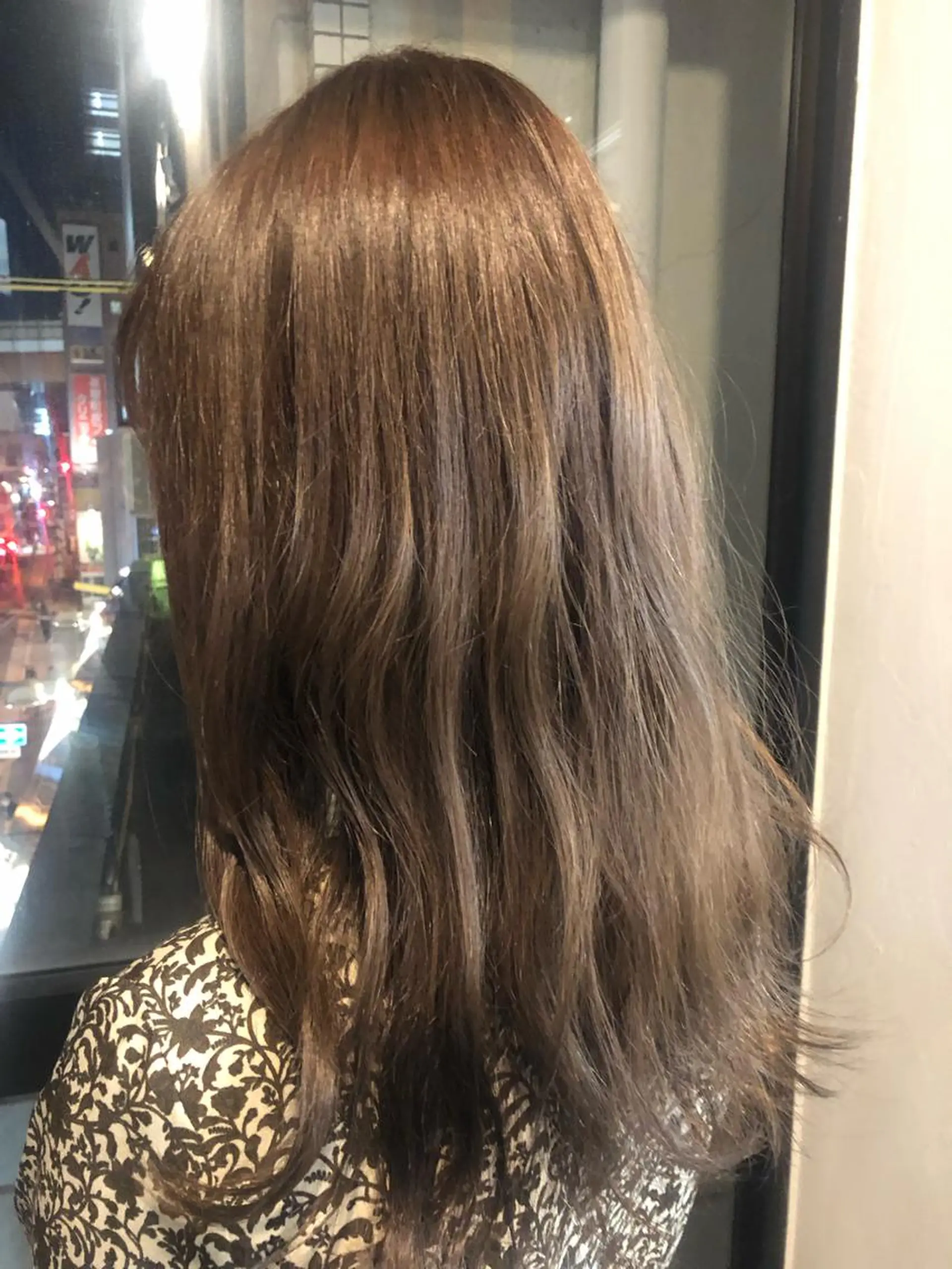 セミロング カラー カット 縮毛矯正 トリートメント 髪質改善＆ブリーチ 伊勢　祐一郎のヘアスタイル