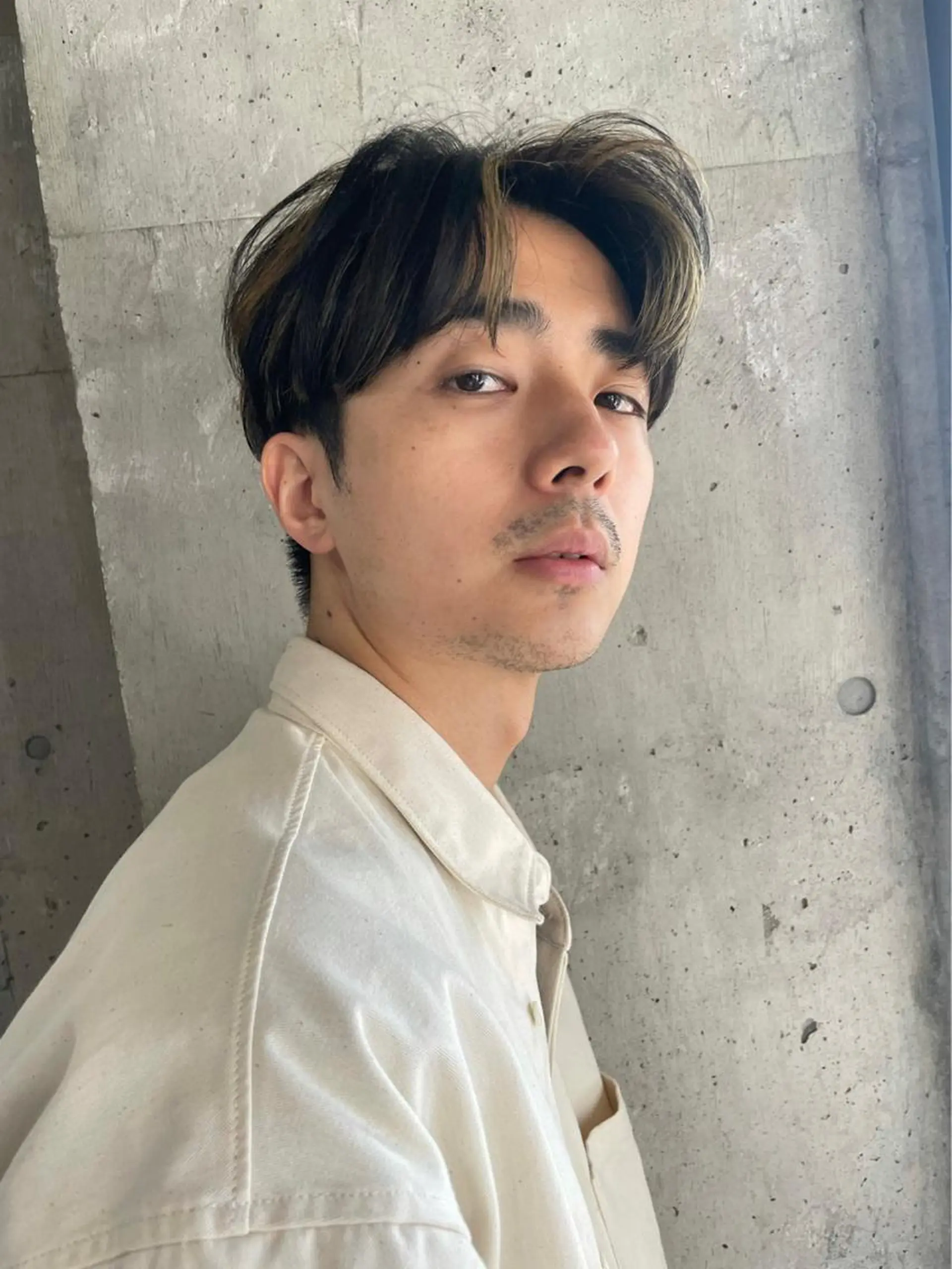 ショート yelm所属・🫒オリーブカラー ミディアムレイヤー✨のヘアスタイル