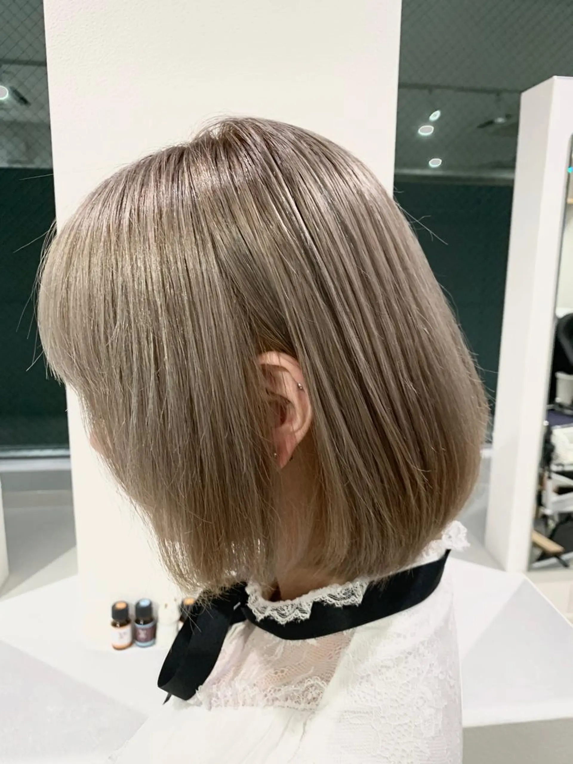 ショート ヘアカラー ヨシミ カズヤのヘアスタイル