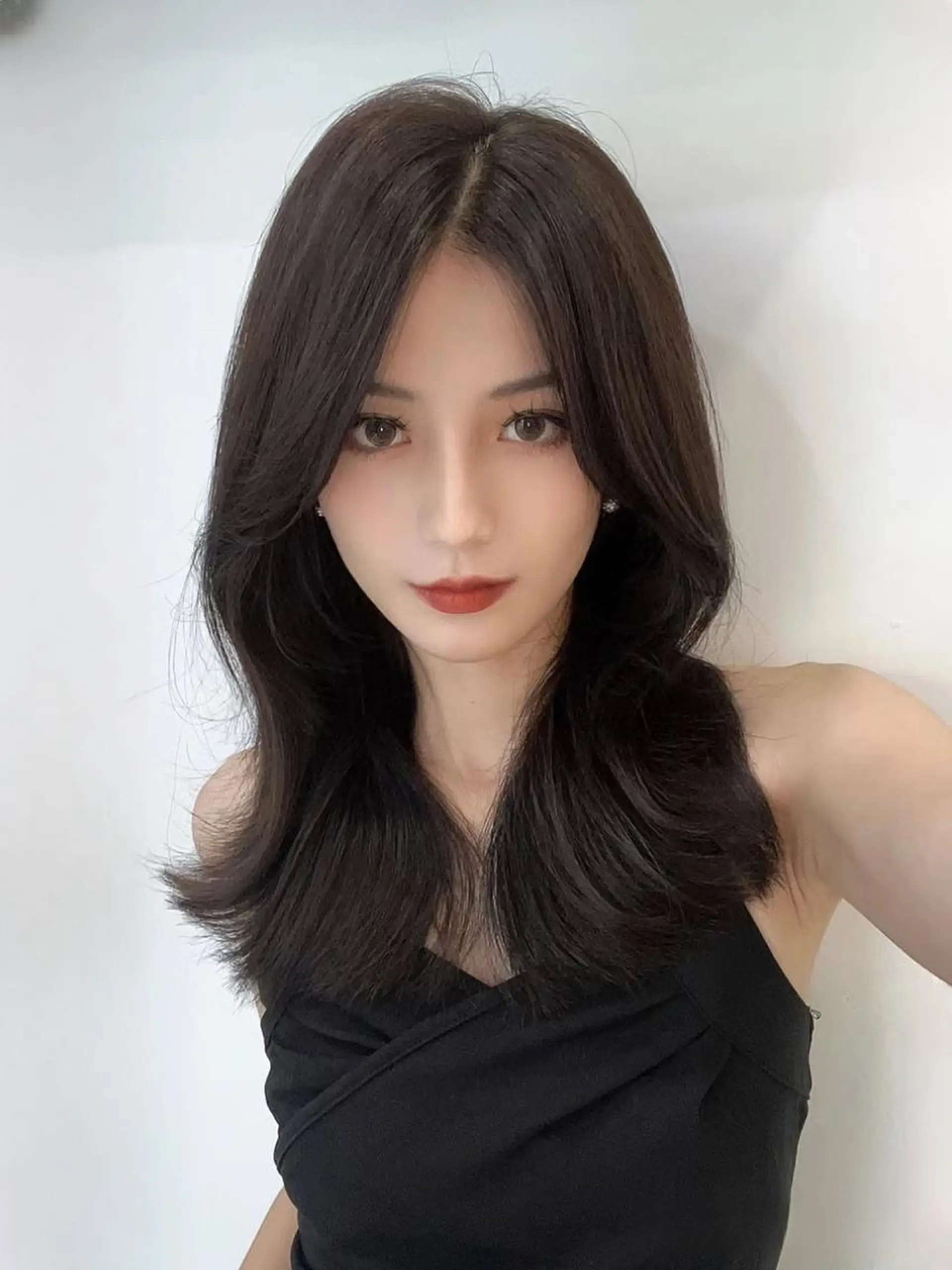 セミロング カラー ベージュカラー ブリーチ イヤリングカラー 韓国風カラー ブリーチなしカラー カット ヘアカラー トリートメント 鈴木 一貴のヘアスタイル