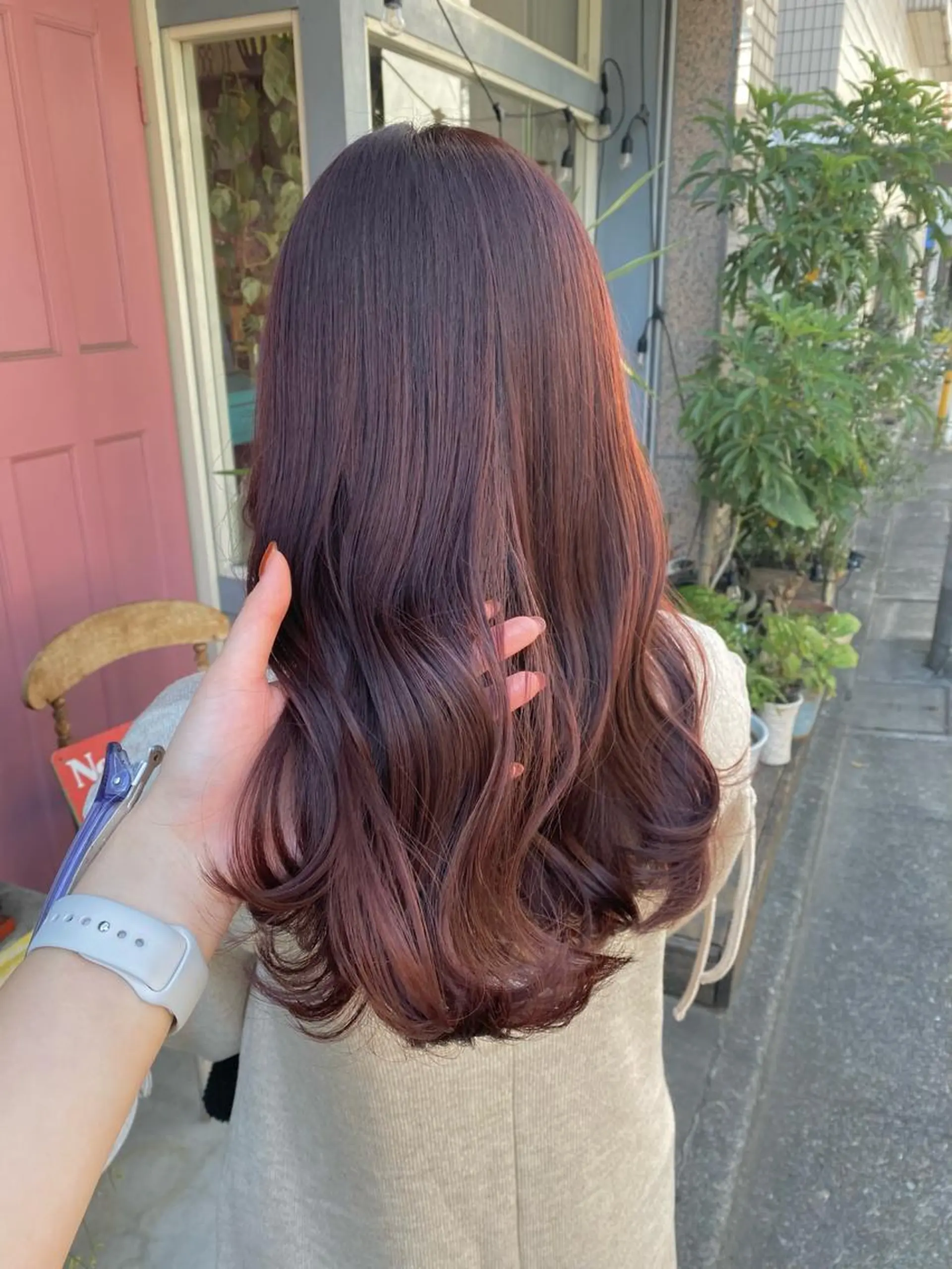 ミディアム カット ヘアカラー ヤスザトアヤノ ／レイヤー／オリーブのヘアスタイル