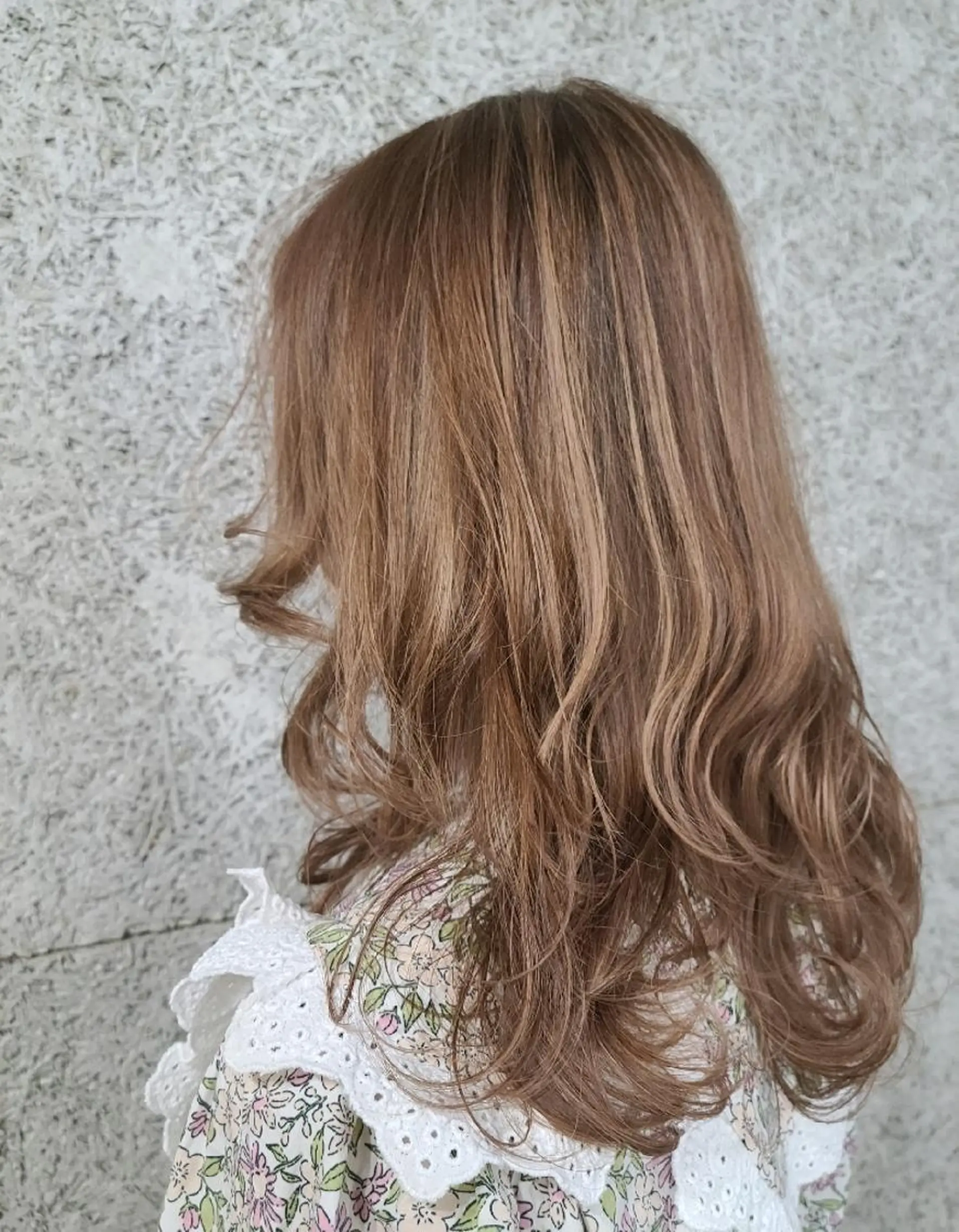 ロング カラー ヘアアレンジ ベージュカラー ハイライトカラー ミルクティーベージュ 顔周りカット ハイライト カット ヘアカラー トリートメント terra✂️川嶋 大輔のヘアスタイル