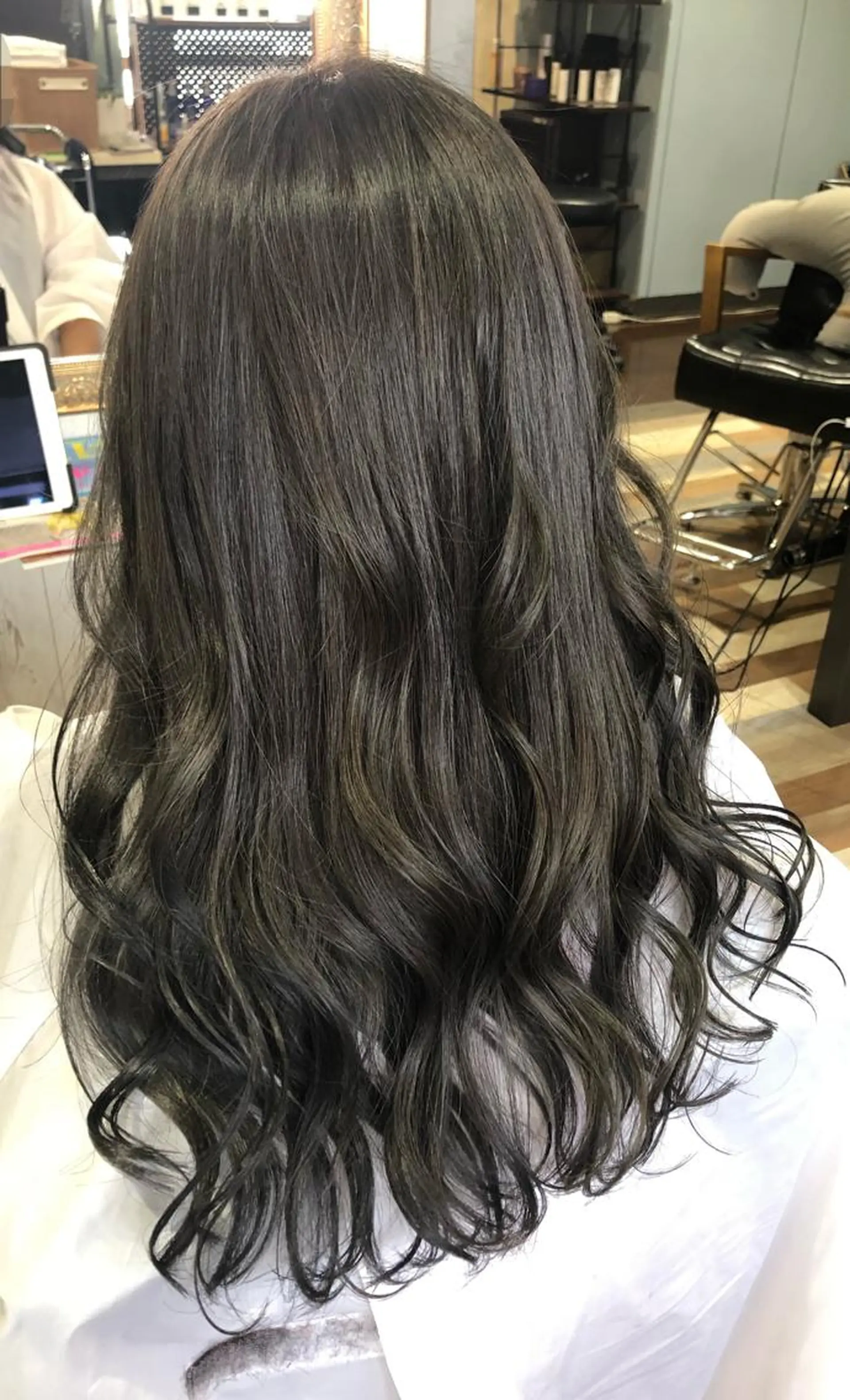ロング カット ヘアカラー トリートメント 山崎 晃治のヘアスタイル