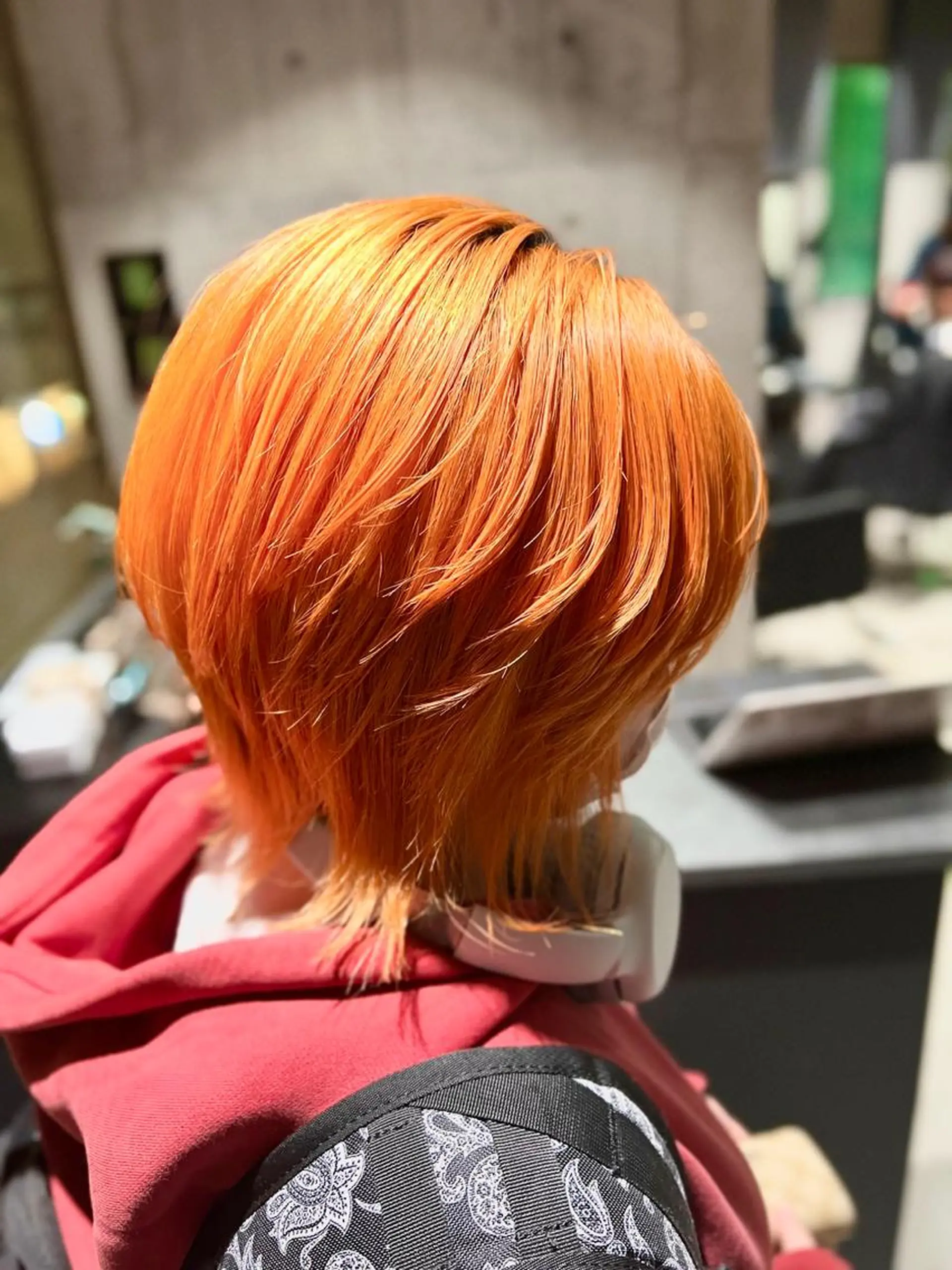 セミロング カラー オレンジ mimiiy梅田 中崎町ハイトーンのヘアスタイル