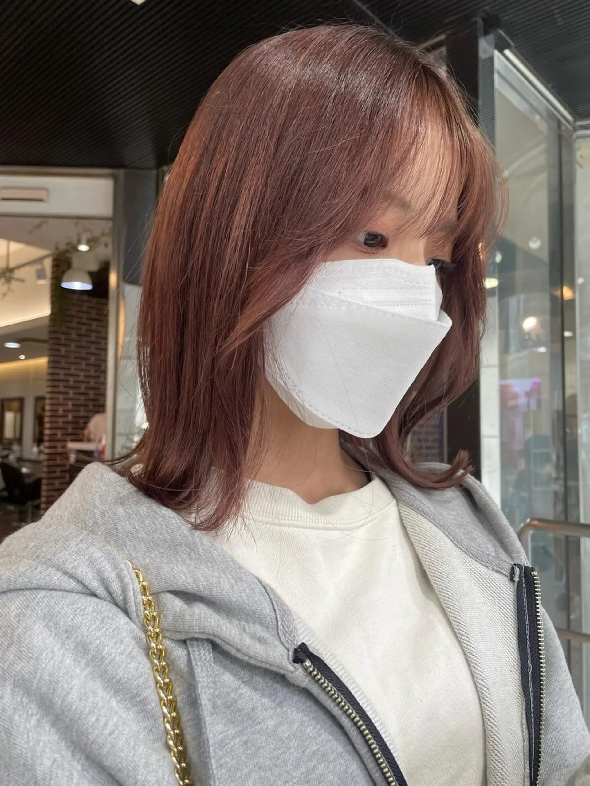 セミロング カラー ブリーチ ブラウンカラー ピンクカラー ピンクブラウン ワンホンヘア ヘアカラー トリートメント 韓国ヘア🦋 MIYUのヘアスタイル