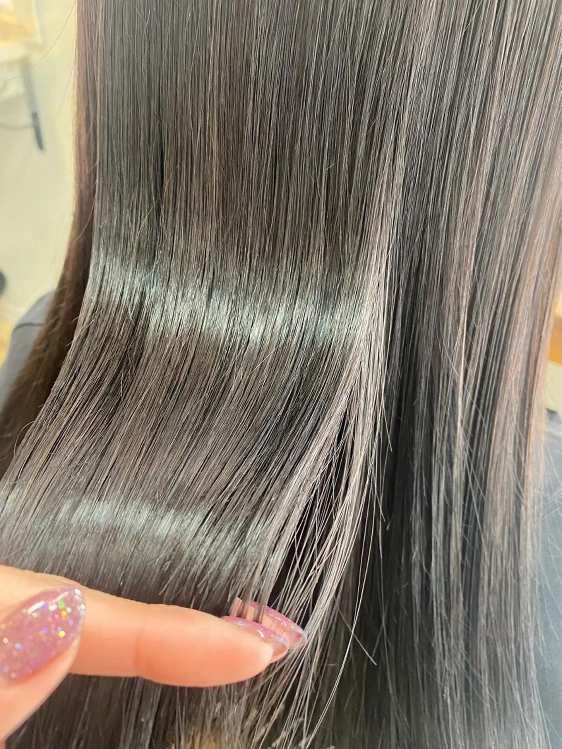 ロング カラー ANNA ／艶髪／ハイトーンのヘアスタイル