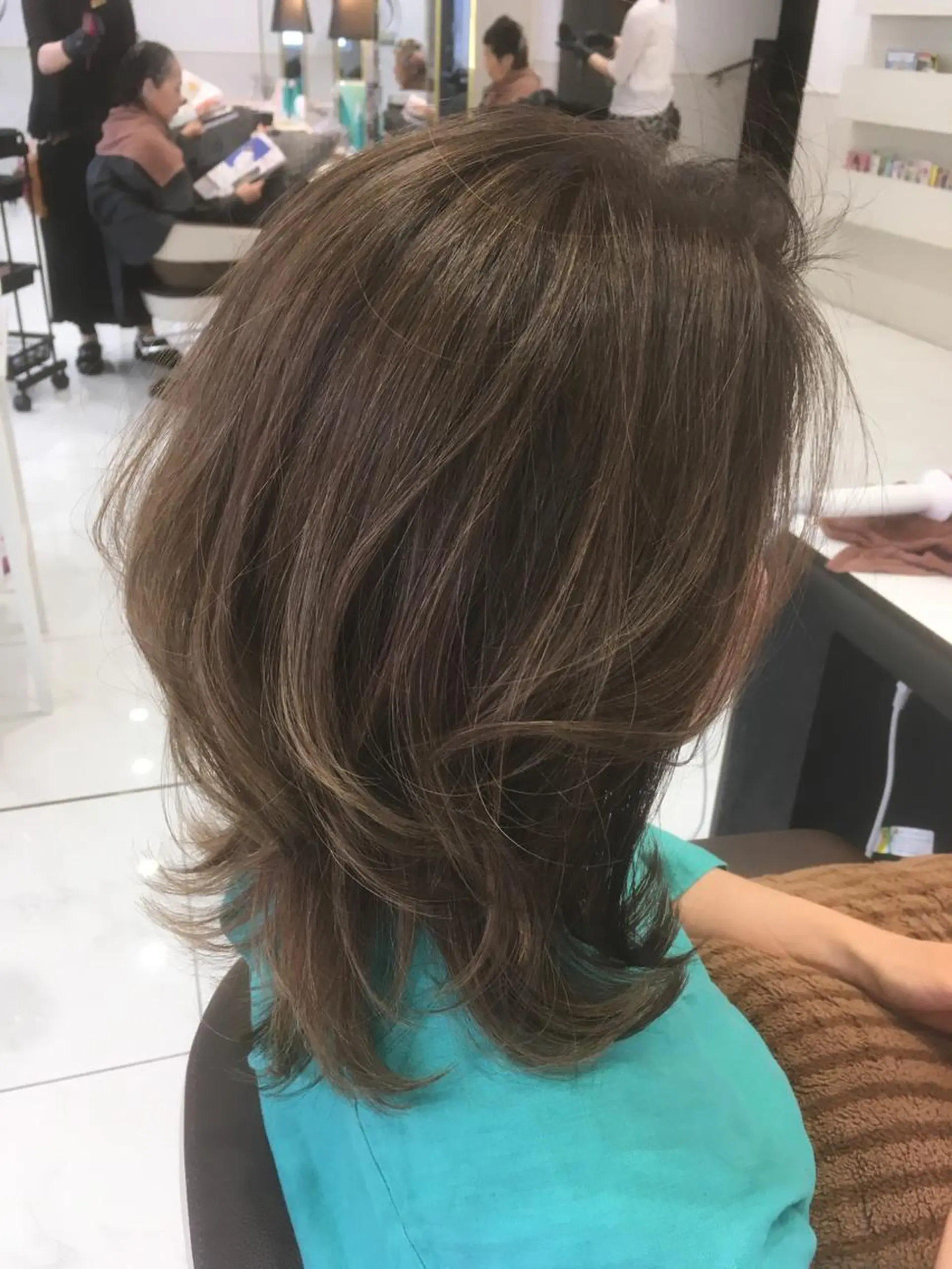 セミロング カラー 井口 真人のヘアスタイル