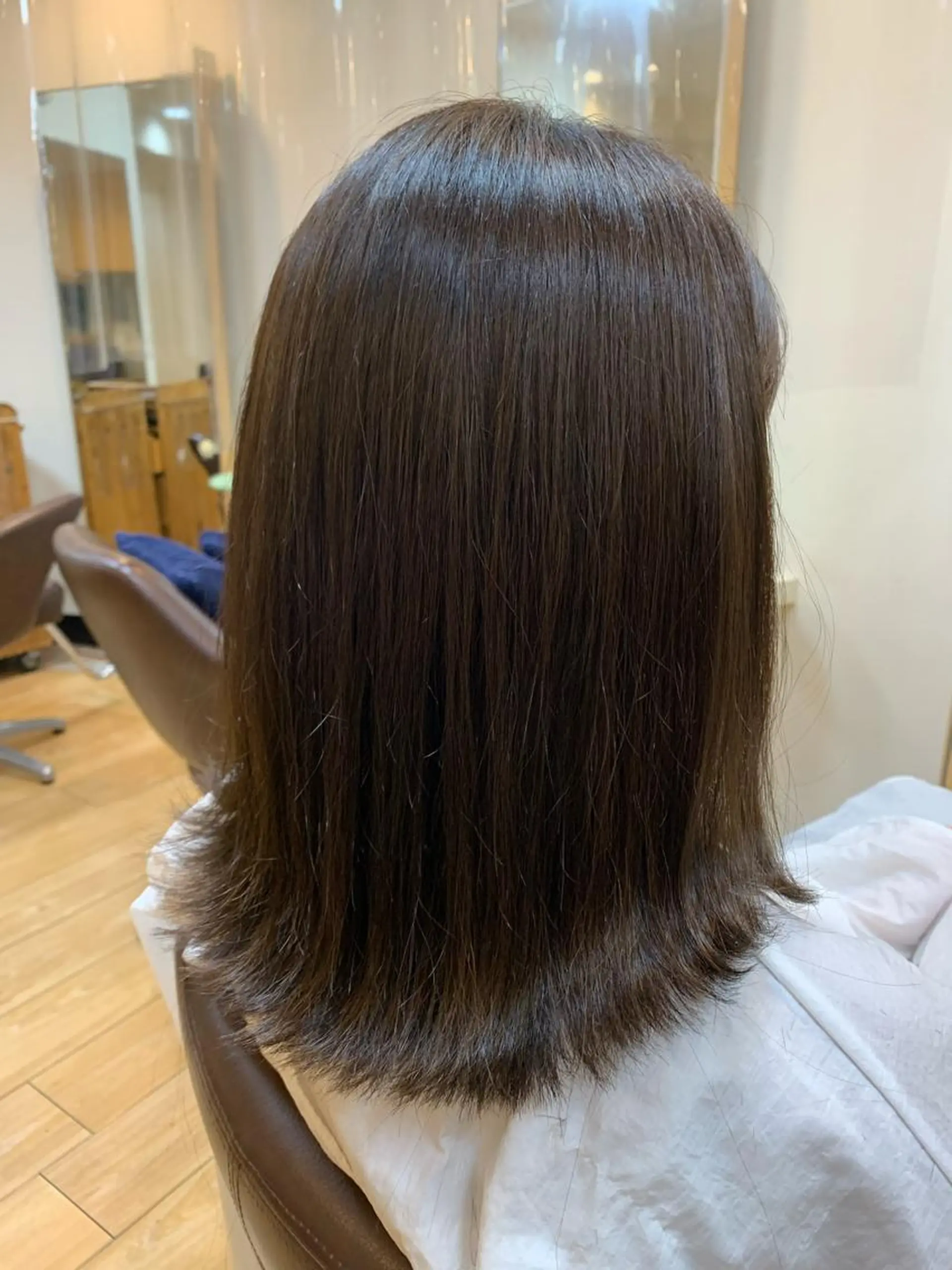 ミディアム カラー ベージュカラー オリーブベージュ 外ハネヘア カット ヒロタ ハルヒ🦁のヘアスタイル