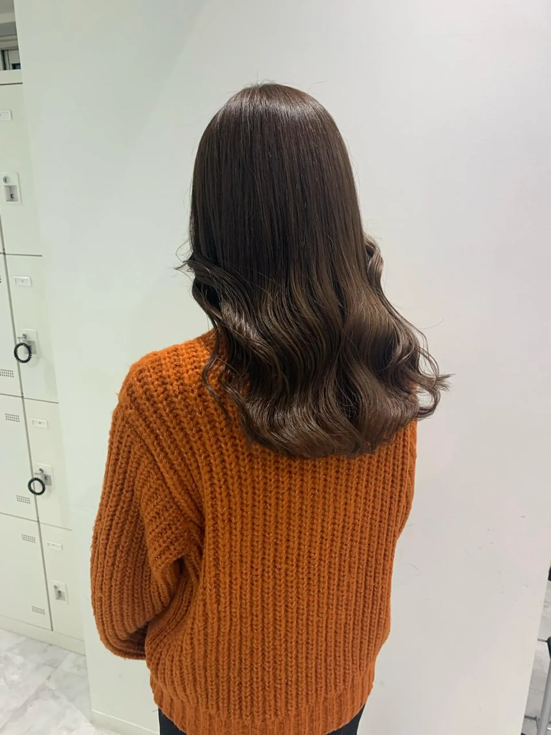 ロング カラー ベージュカラー オリーブベージュ カット ヘアカラー トリートメント 🪞ハイトーン🪞 🤍waka🤍のヘアスタイル