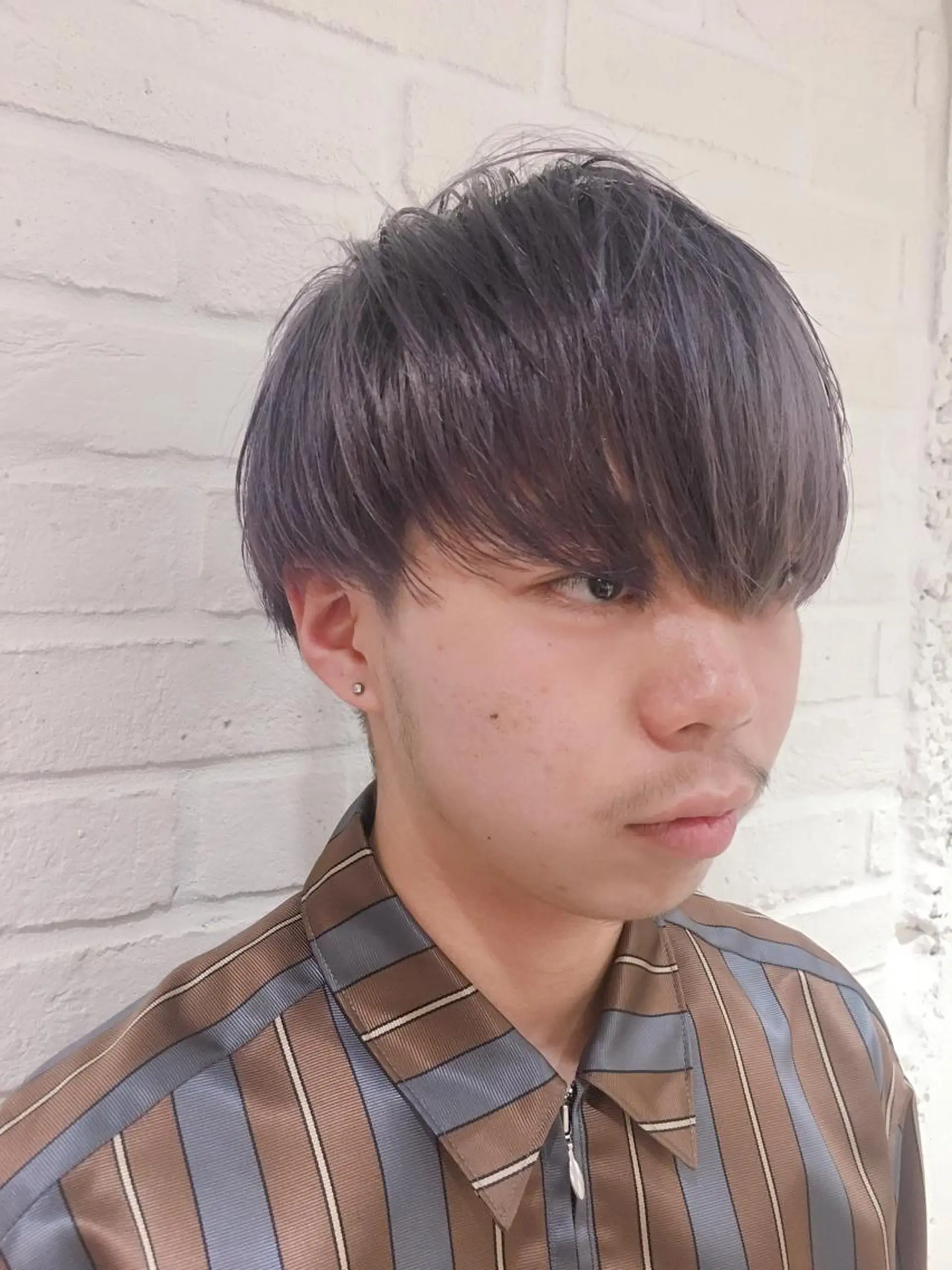 ショート カラー メンズ メンズブリーチ ブリーチ ケアブリーチ イルミナカラー シルバー Fuuu《フゥ》所属・シノザキ シンゴのヘアスタイル