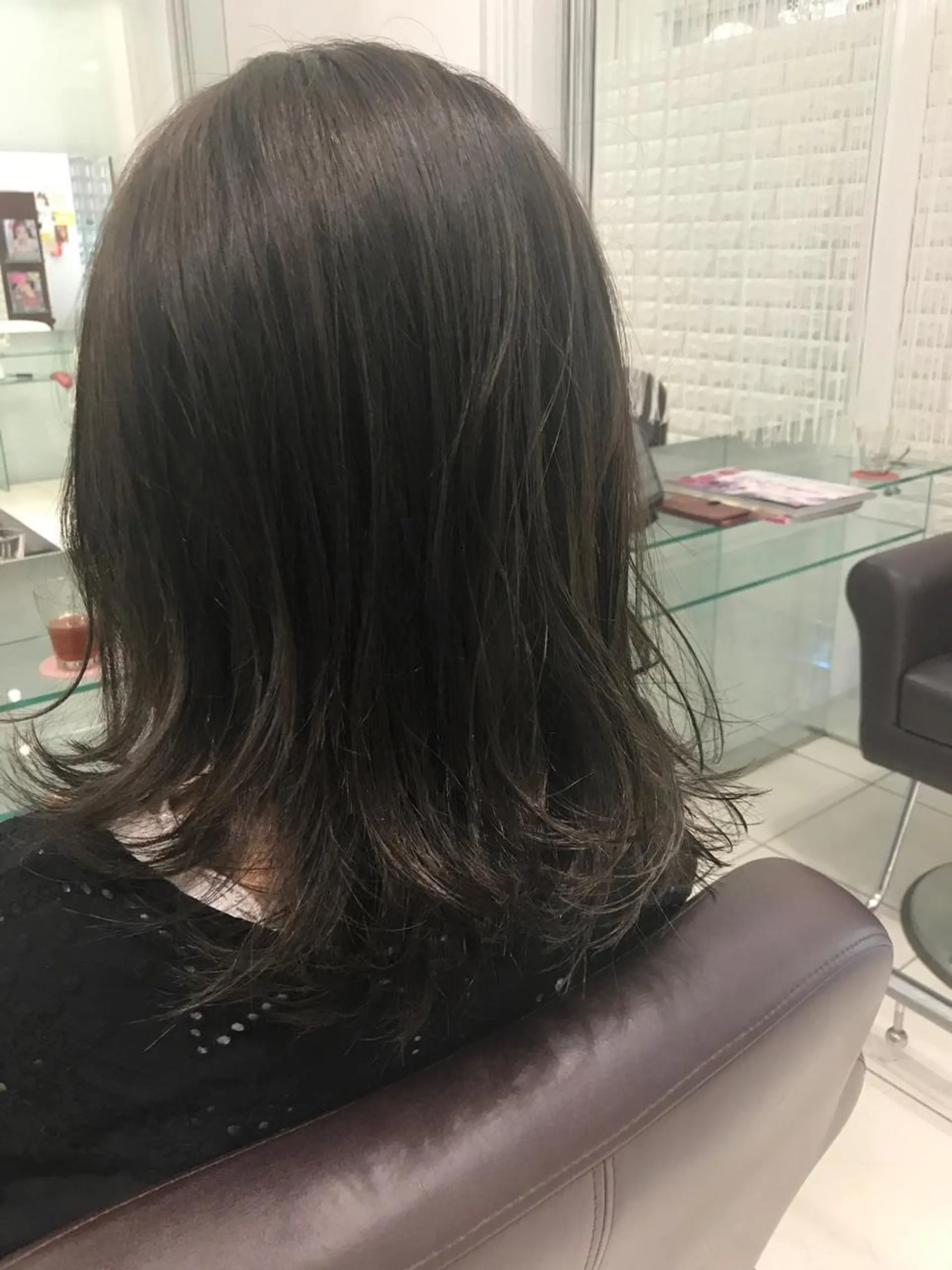 ミディアム カラー ダークグレー ダークグレージュ グレージュ EARTH 志木店のヘアスタイル