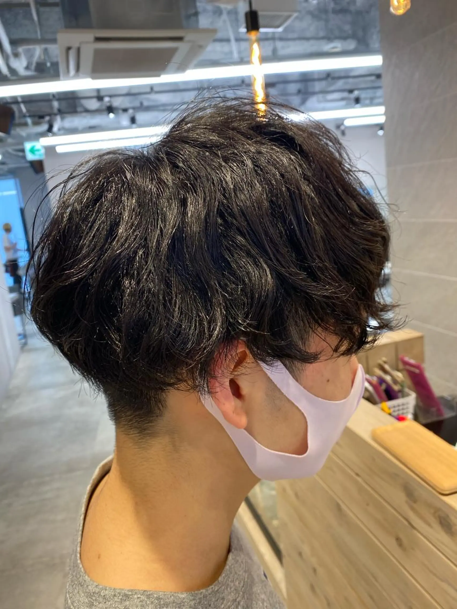 ショート パーマ メンズ メンズパーマ スパイラルパーマ カット パーマ ピンク/ベージュ /似合わせ/田島百華のヘアスタイル