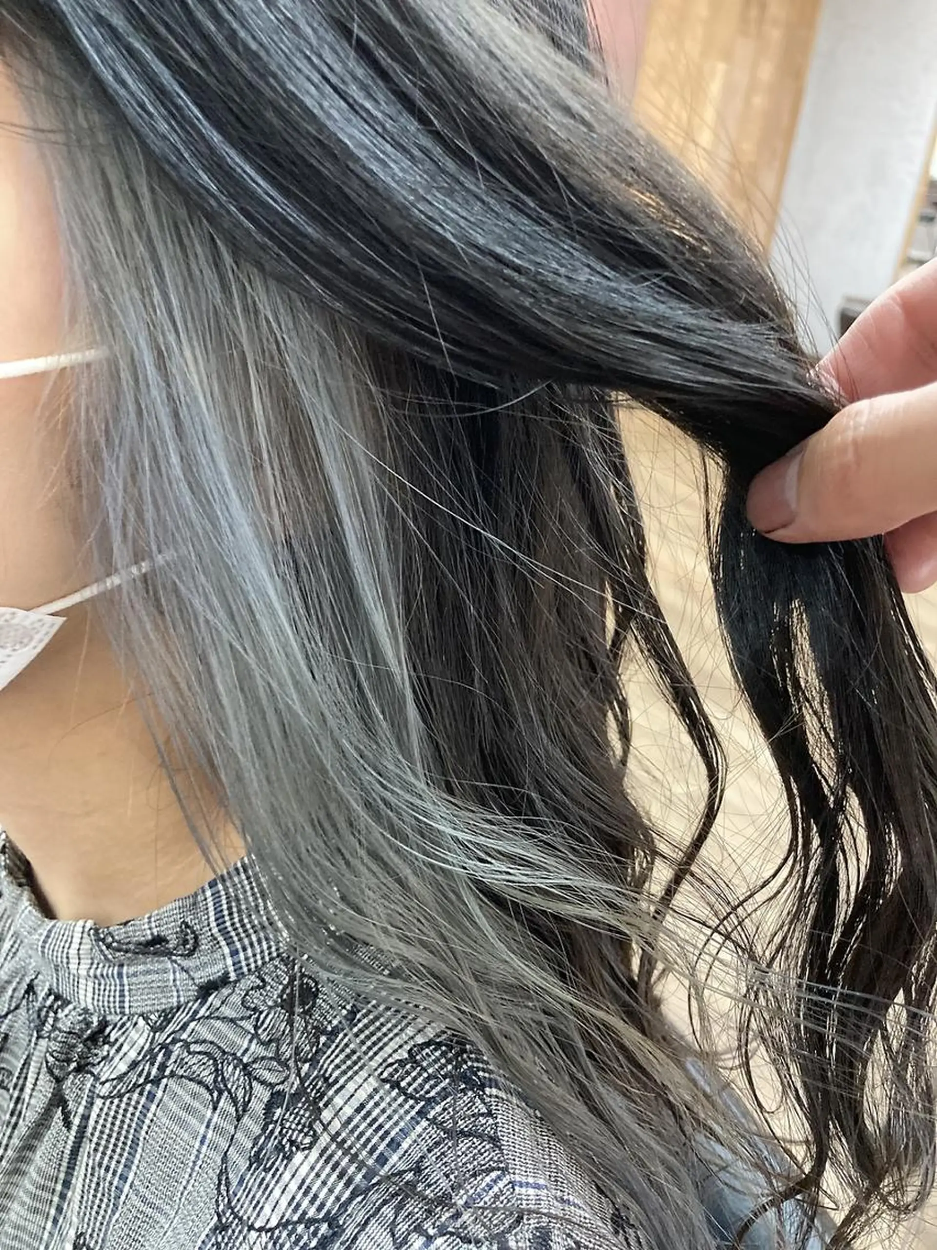 ロング カラー インナーカラー シルバー ANGELICA 天理店のヘアスタイル