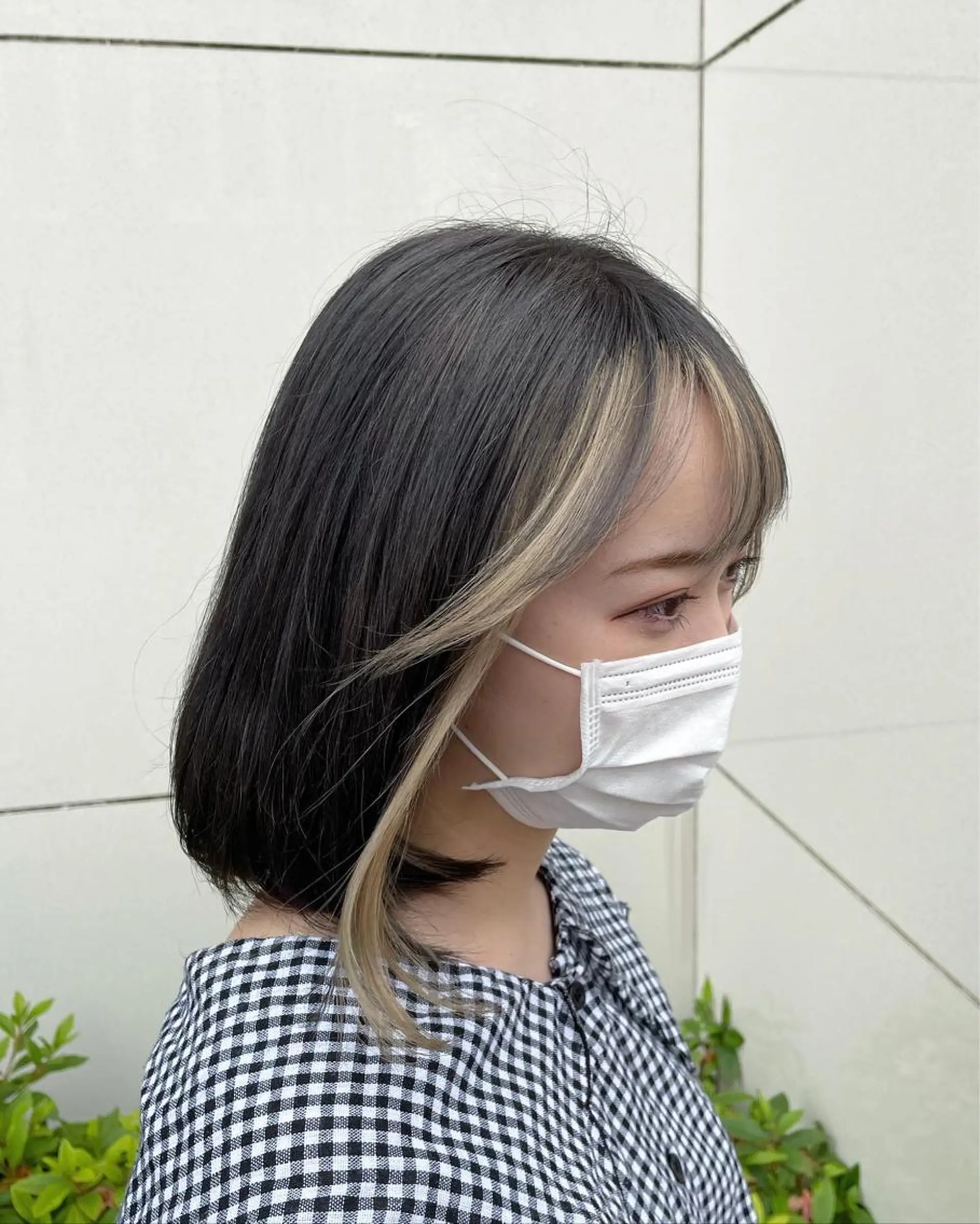 ミディアム カラー ミストバング ベージュカラー ブリーチ ダークシルバー  フェイスフレーミング ヘアカラー シェアサロン〜糸ito〜所属・Hiro ヒロのヘアスタイル