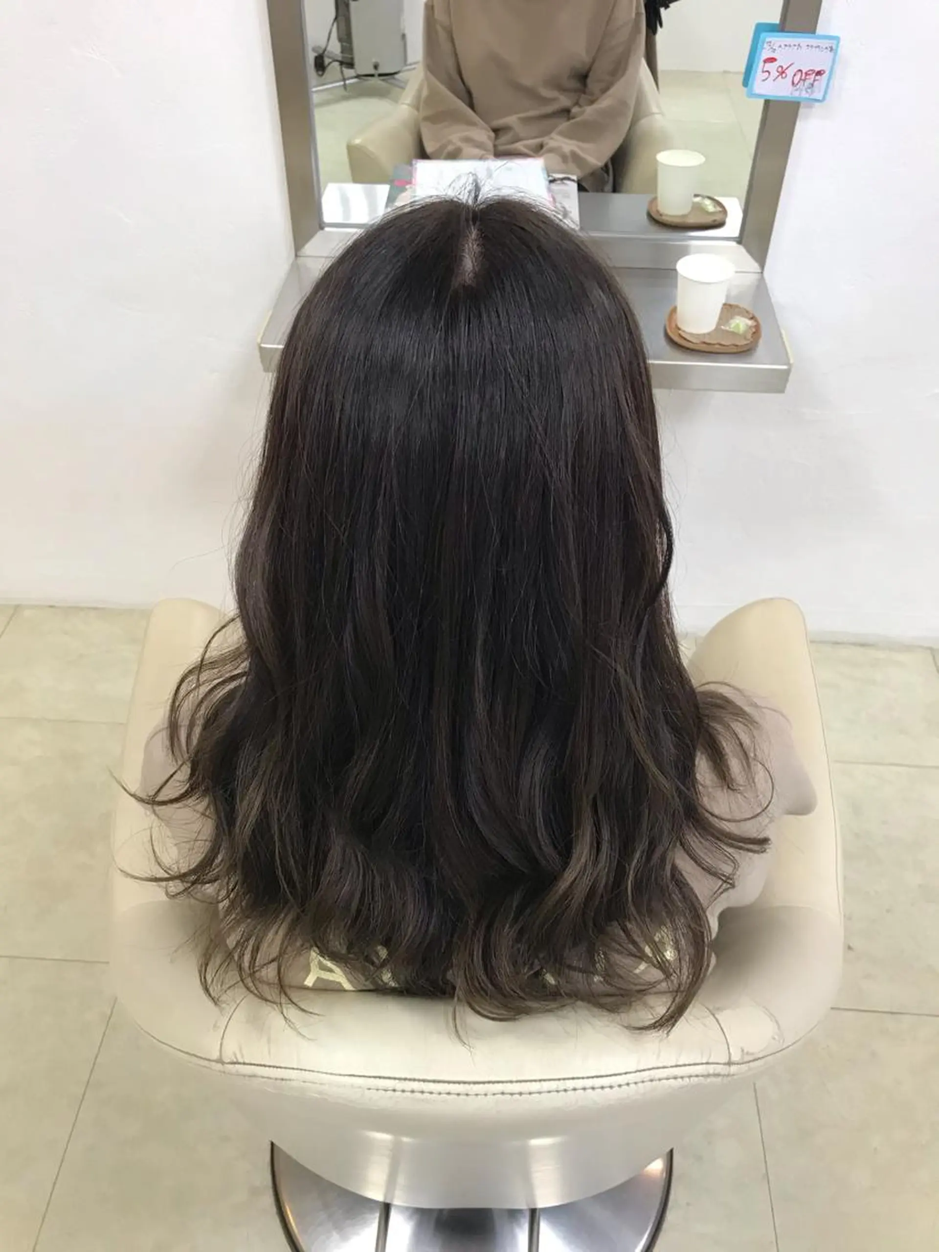 セミロング カラー グレージュ カーキグレージュ 浅岡 のどかのヘアスタイル