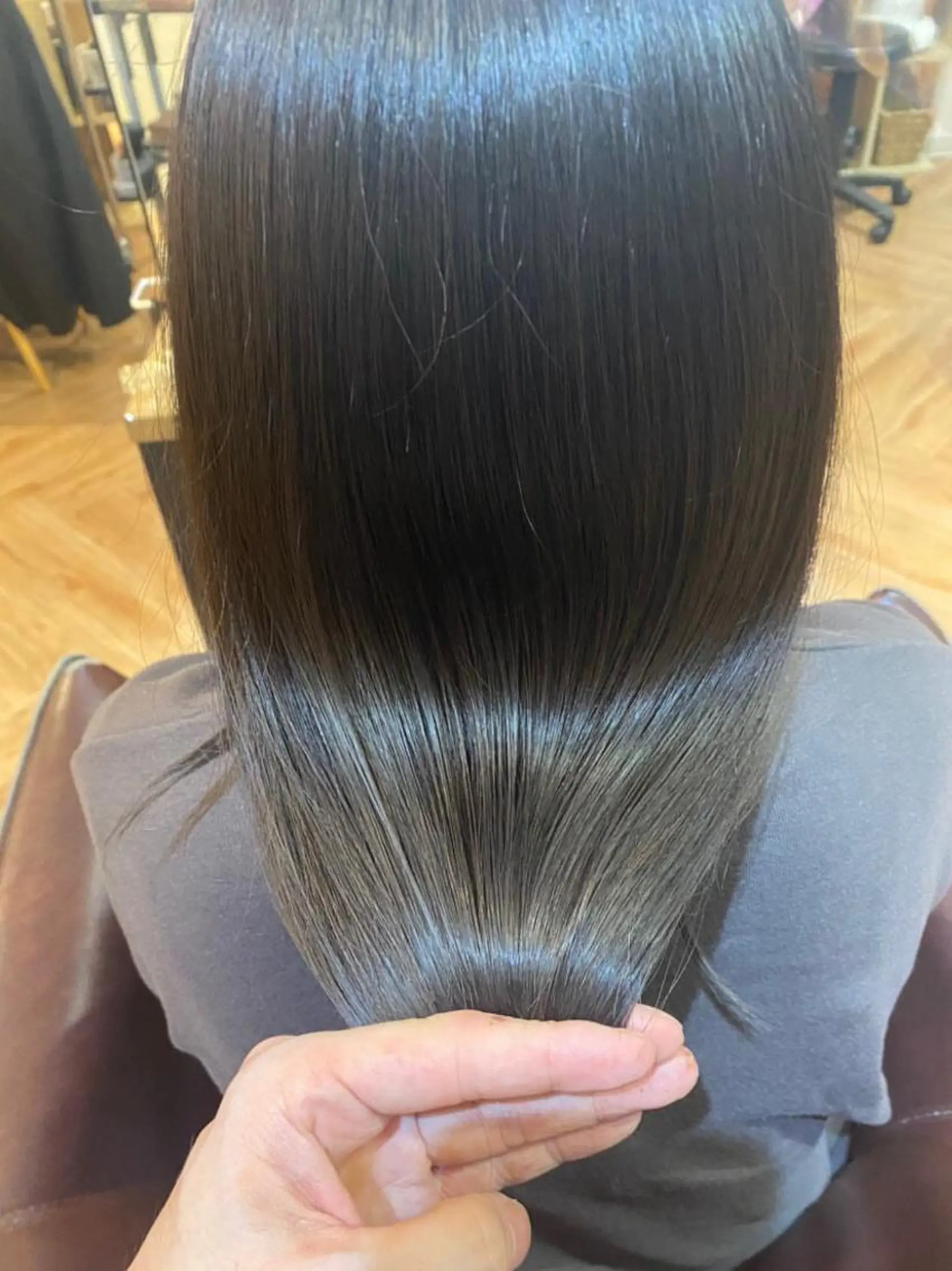 セミロング カラー トリートメント 韓国🇰🇷レイヤー 映える顔周り🩷のヘアスタイル