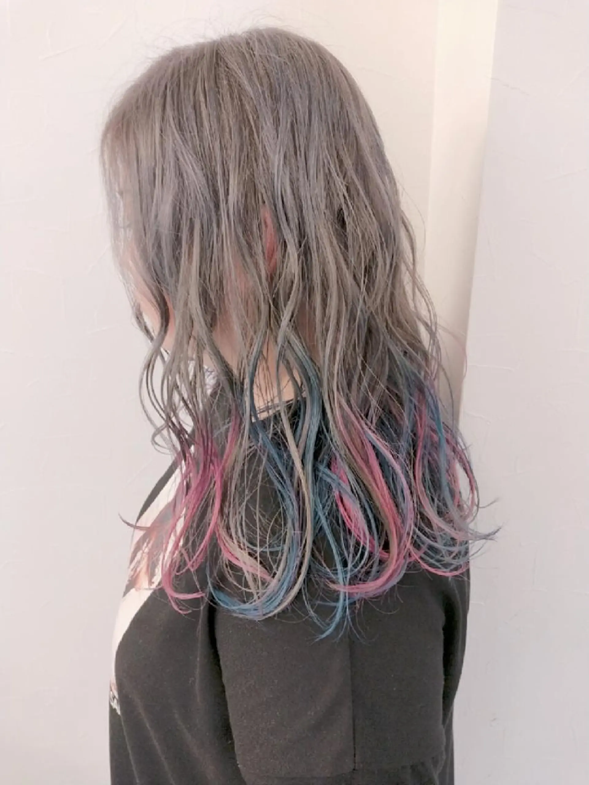 ミディアム カラー バレイヤージュ ブリーチ ブルーカラー ダブルカラー グラデーションカラー デザインカラー髪質 改善Lilithのその他イメージ
