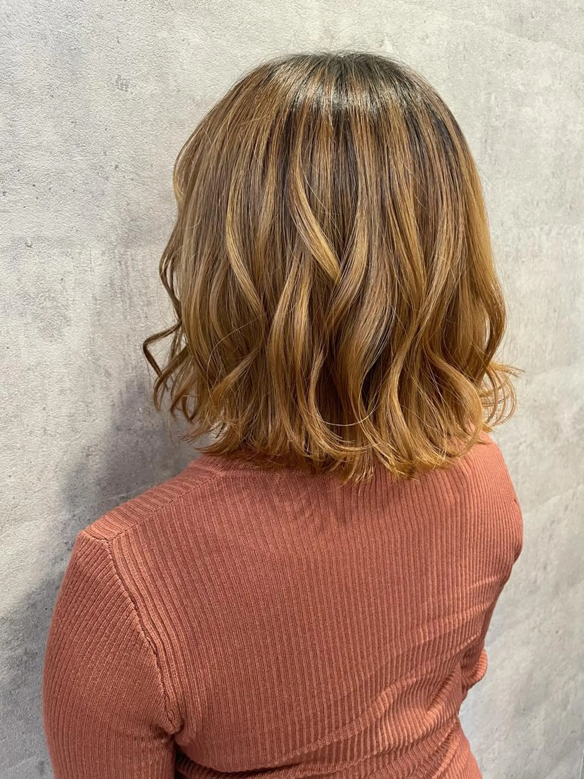 ミディアム 西 めぐみのヘアスタイル