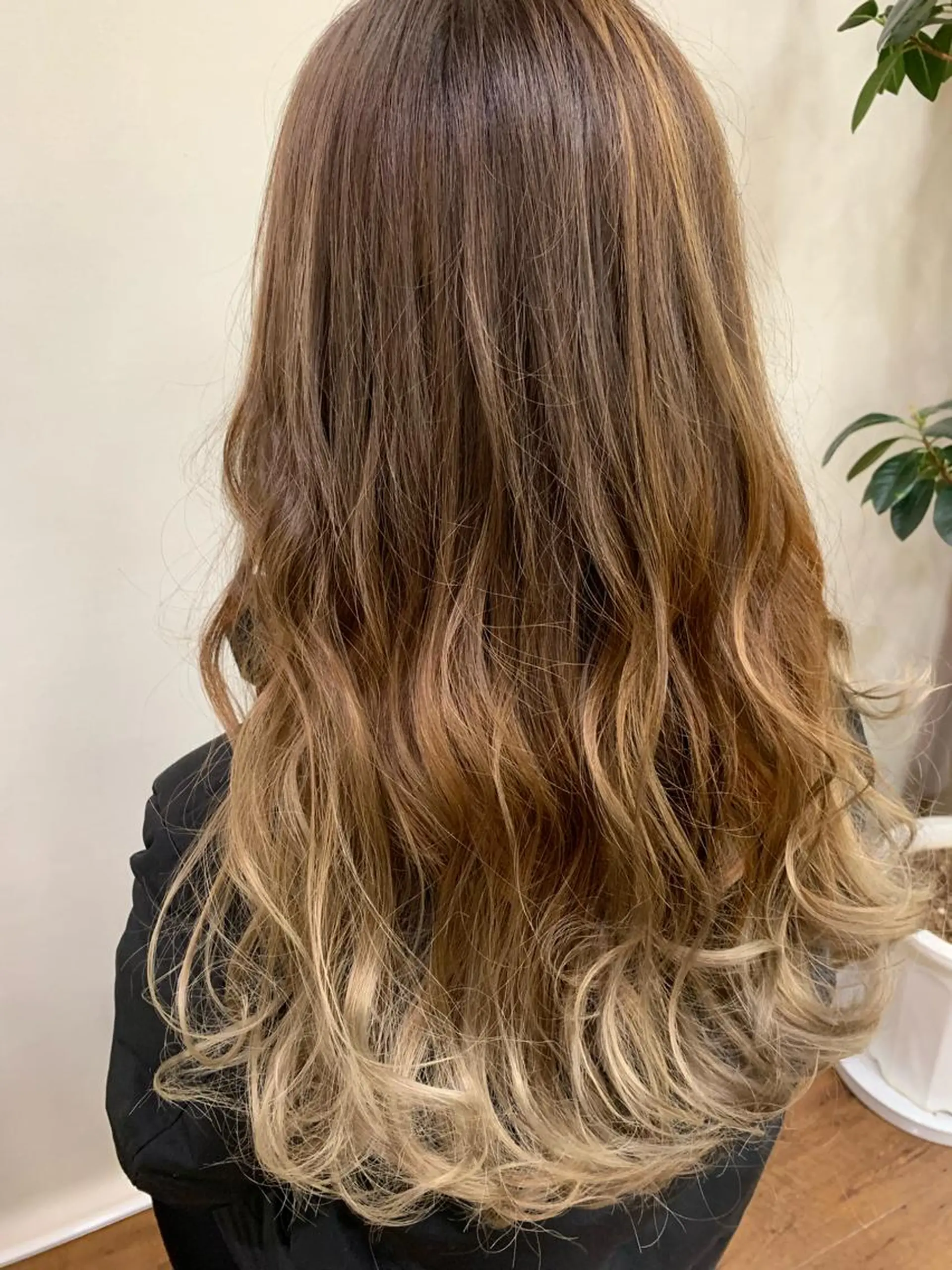 SAEKI【ior 】北千住店ブリーチのヘアスタイル