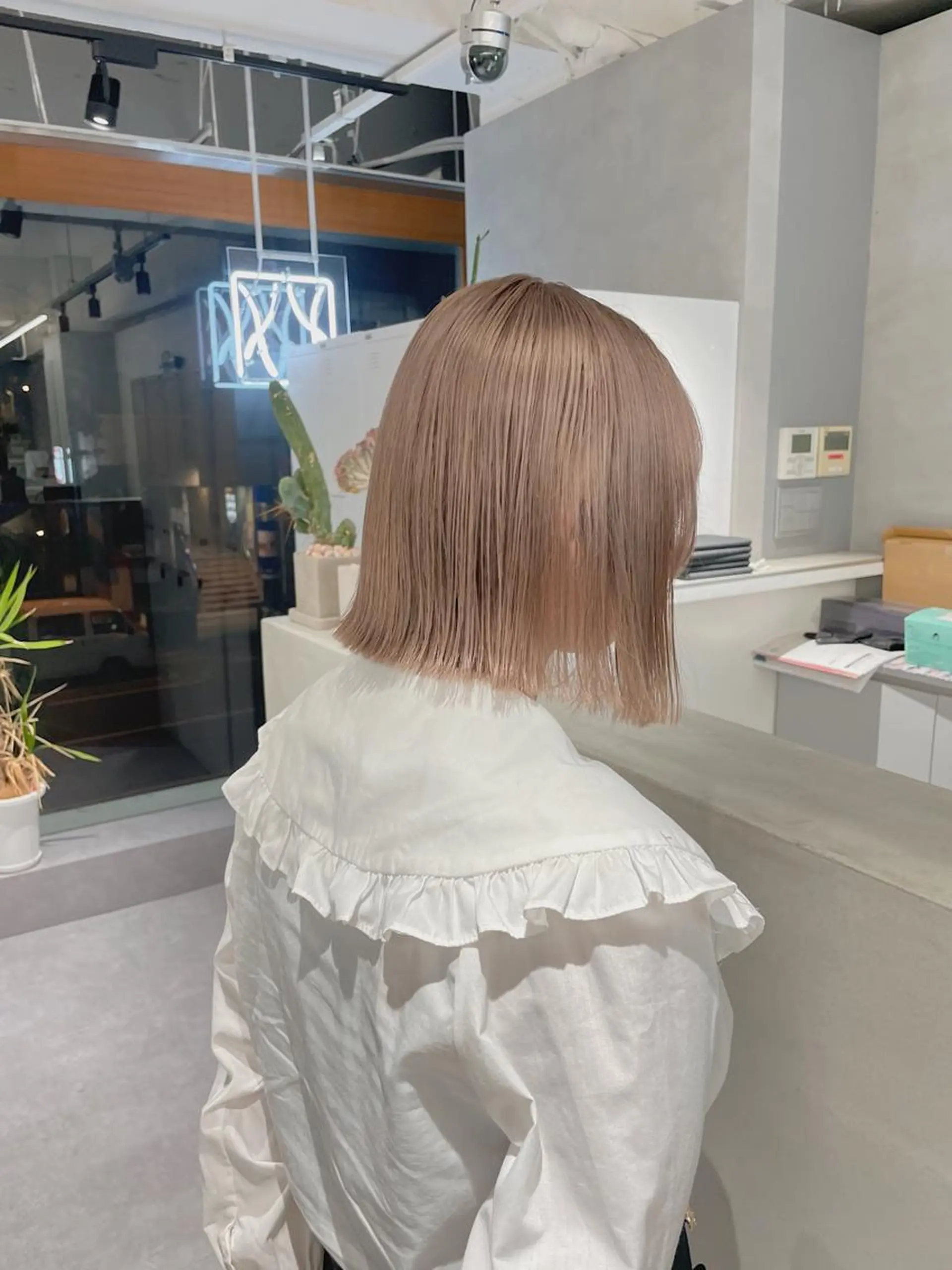 ショート カラー アッシュ バレイヤージュ ベージュカラー 黒髪 ブリーチ ikuma/ ミルクティーのヘアスタイル