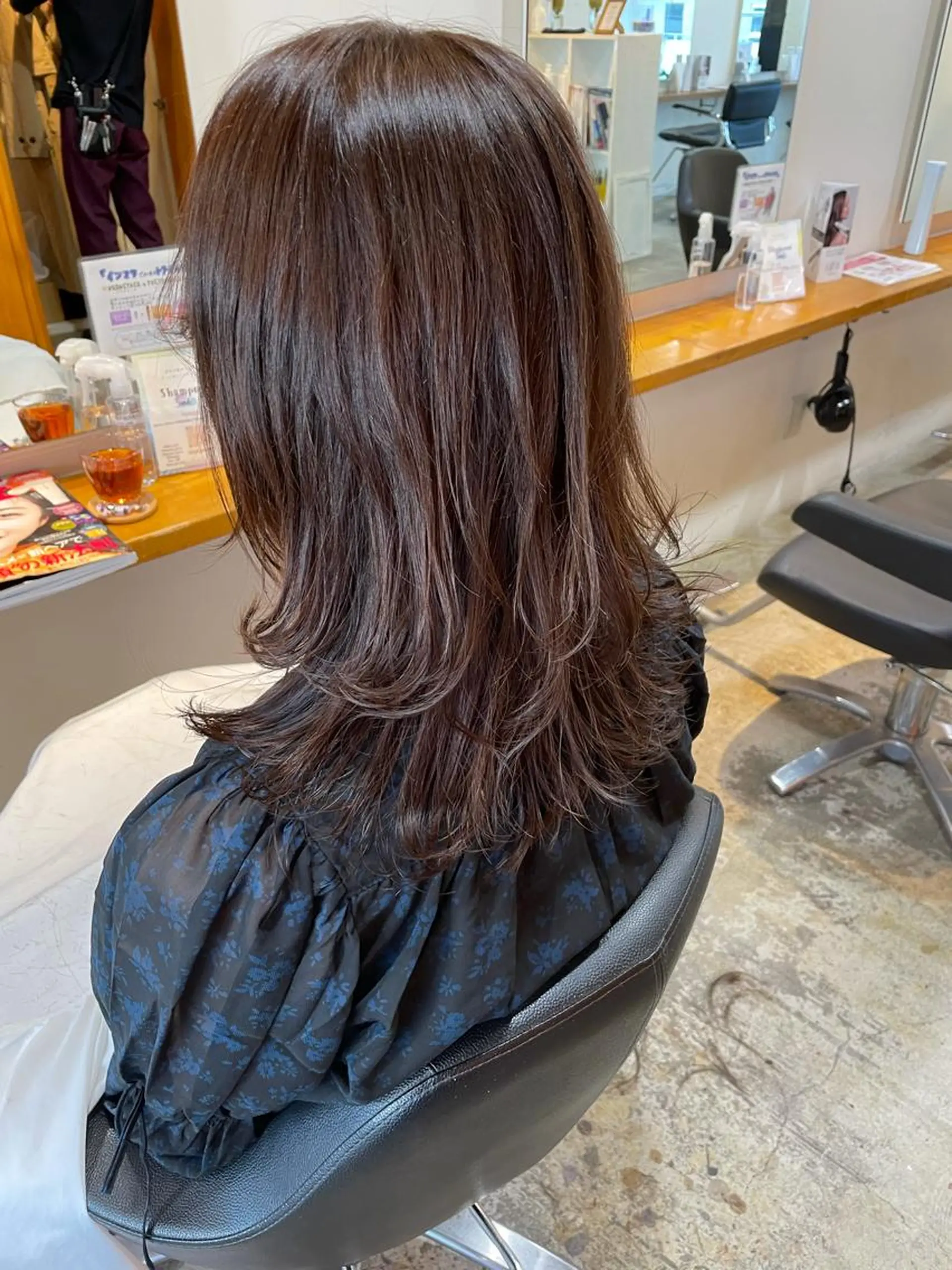 ミディアム カラー カット ヘアカラー トリートメント MIOベージュカラー 柔らかいカラーのヘアスタイル